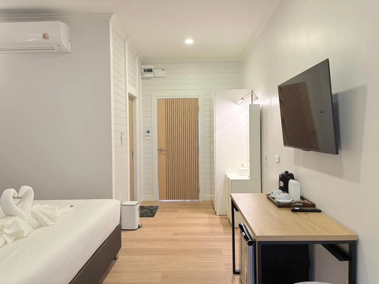 Photo of the whole room in IP PLUS BEACH RESORT Koh Larn