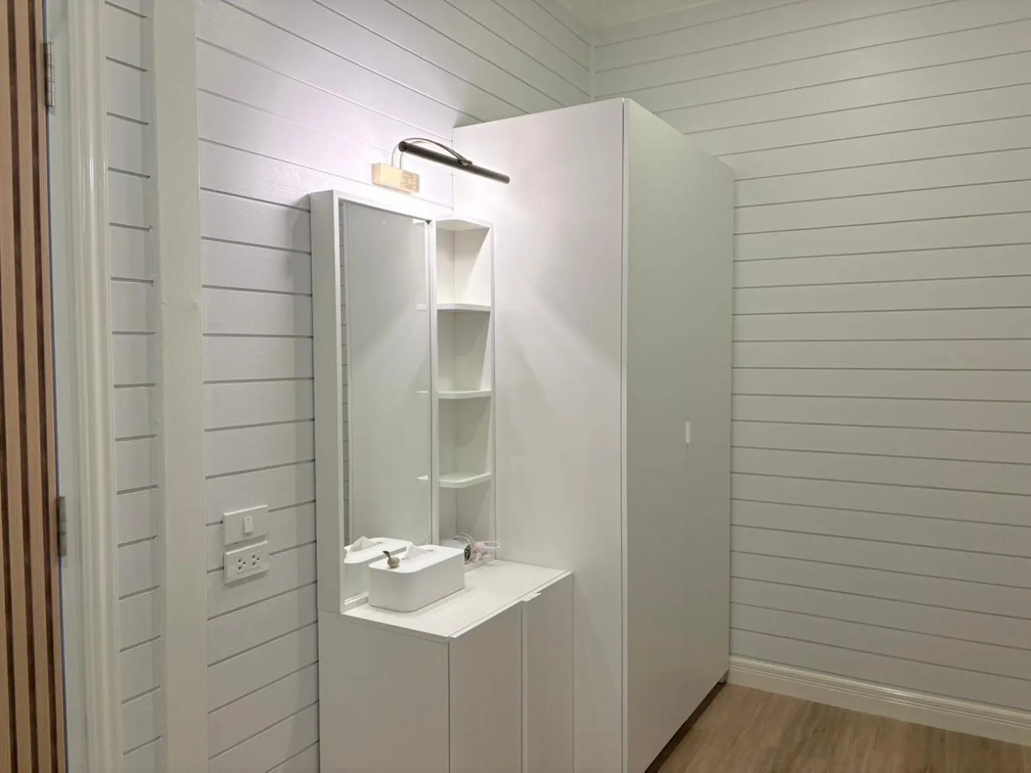 wardrobe in IP PLUS BEACH RESORT Koh Larn