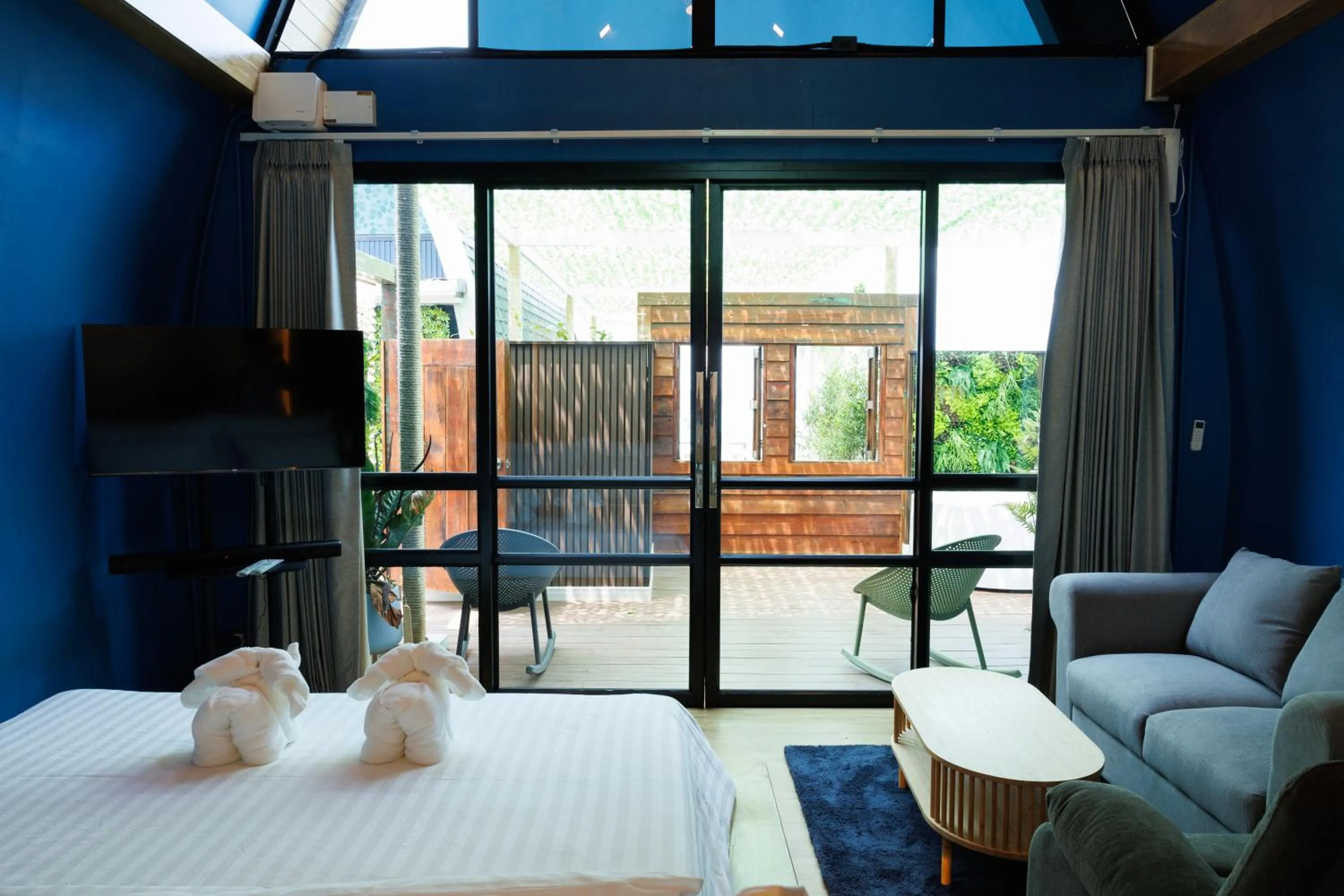 Photo of the whole room, Bed in IP PLUS BEACH RESORT Koh Larn