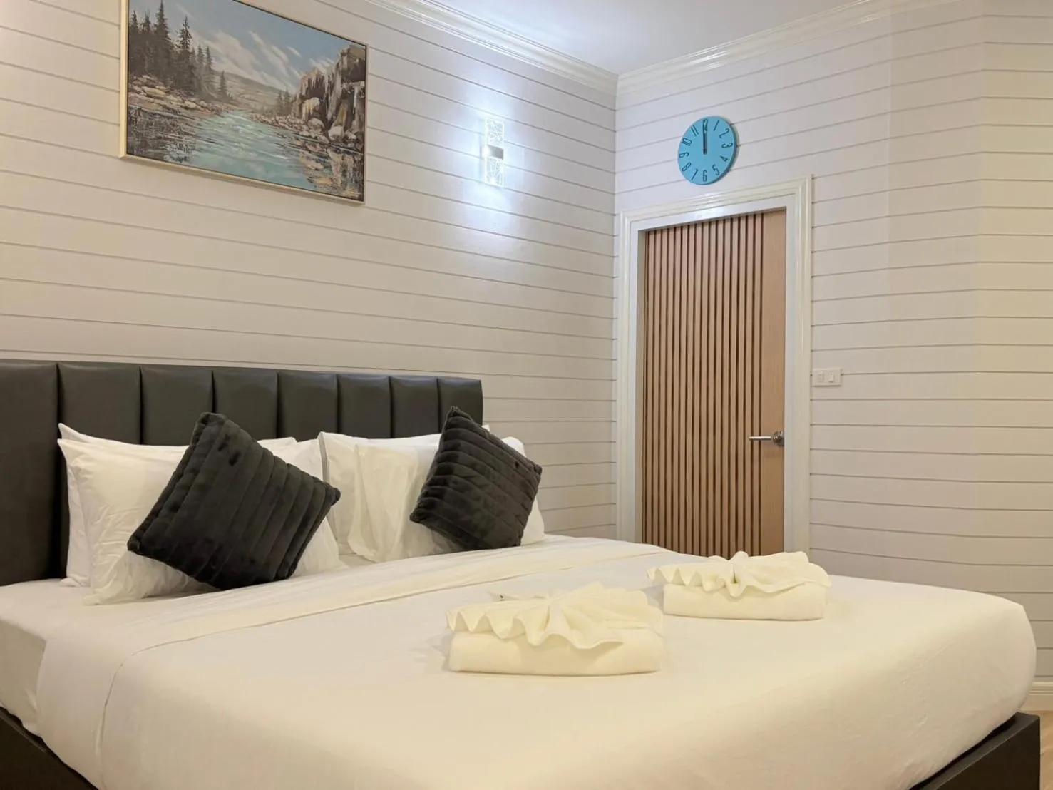 Bed in IP PLUS BEACH RESORT Koh Larn