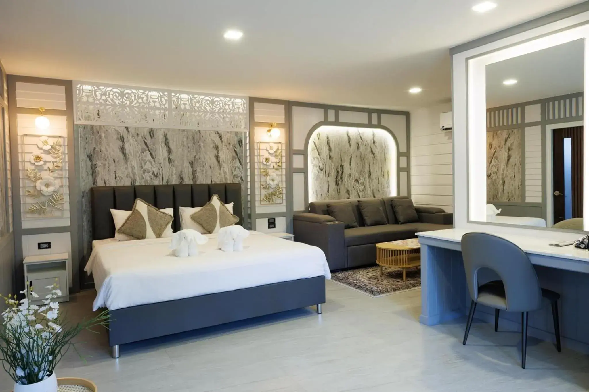 Suite with Garden View in IP PLUS BEACH RESORT Koh Larn Suite with Garden View in IP PLUS BEACH RESORT Koh Larn