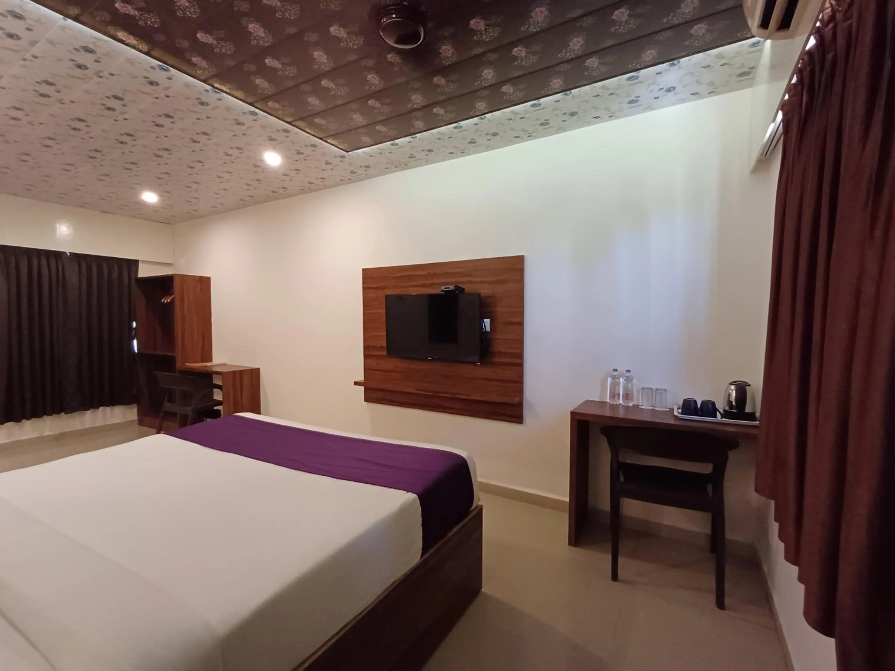 Bedroom, Bed in VITS Daman Devka Beach