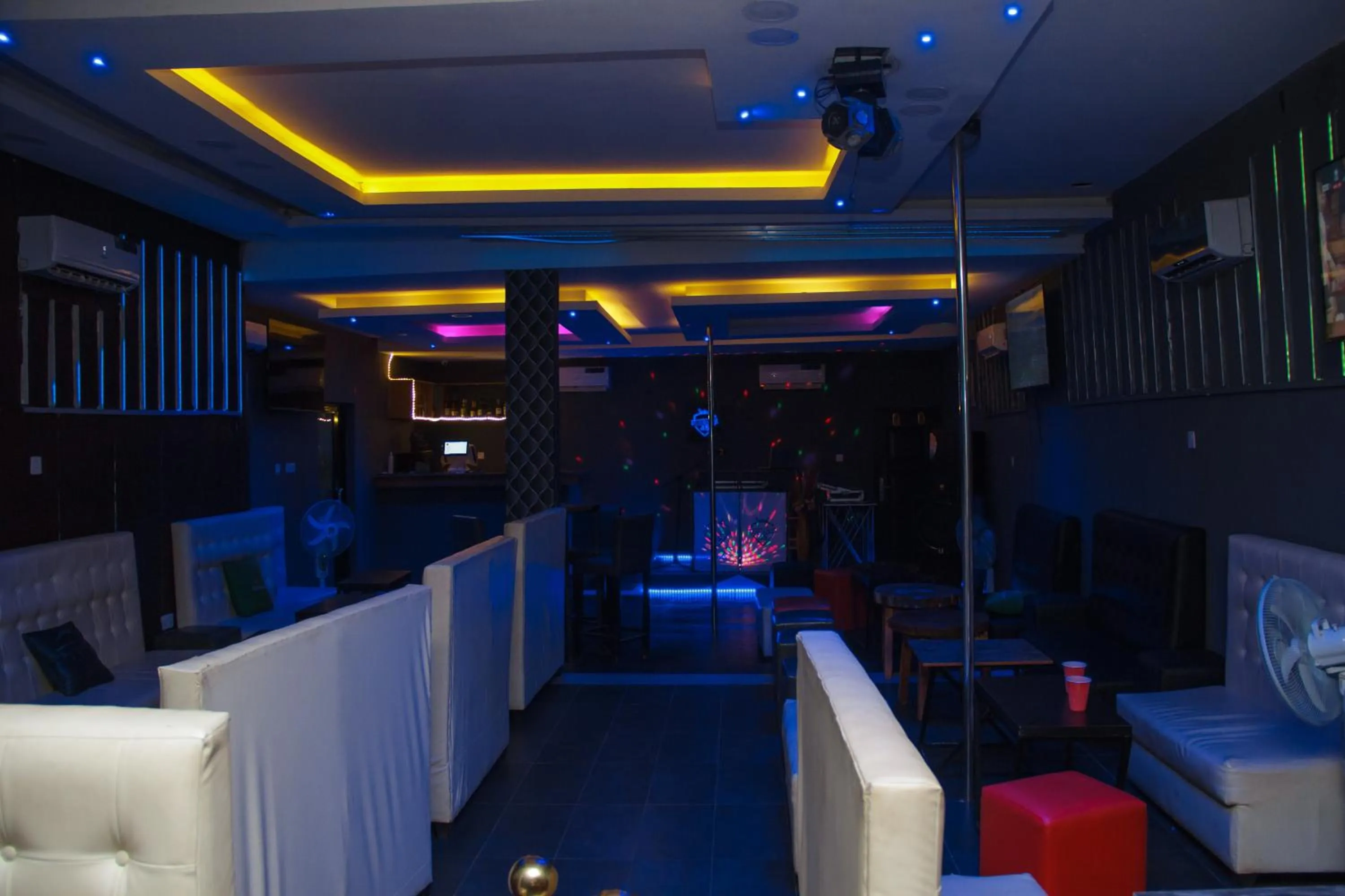 Communal lounge/ TV room in Go2Hotel45