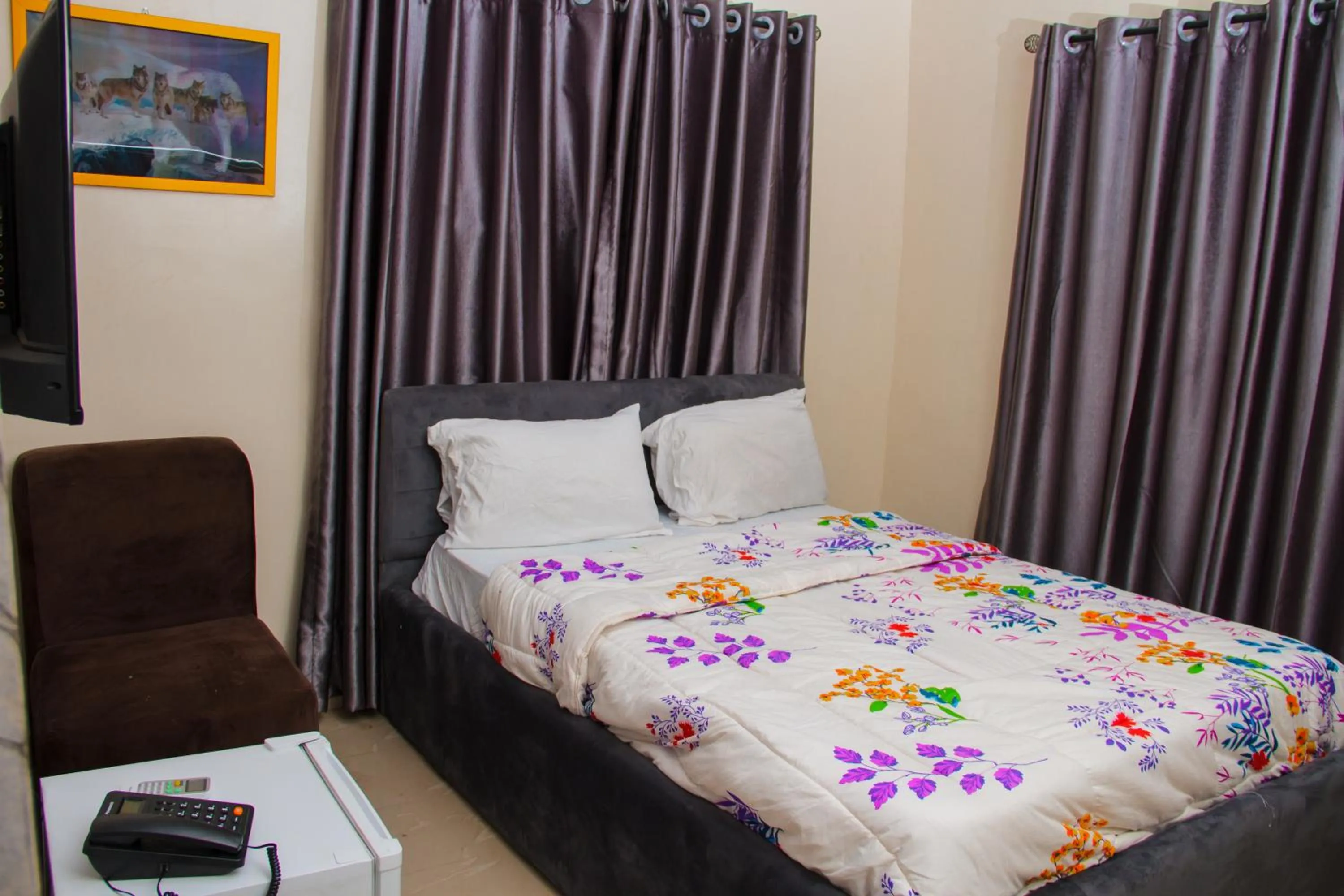 Bedroom, Bed in Go2Hotel45