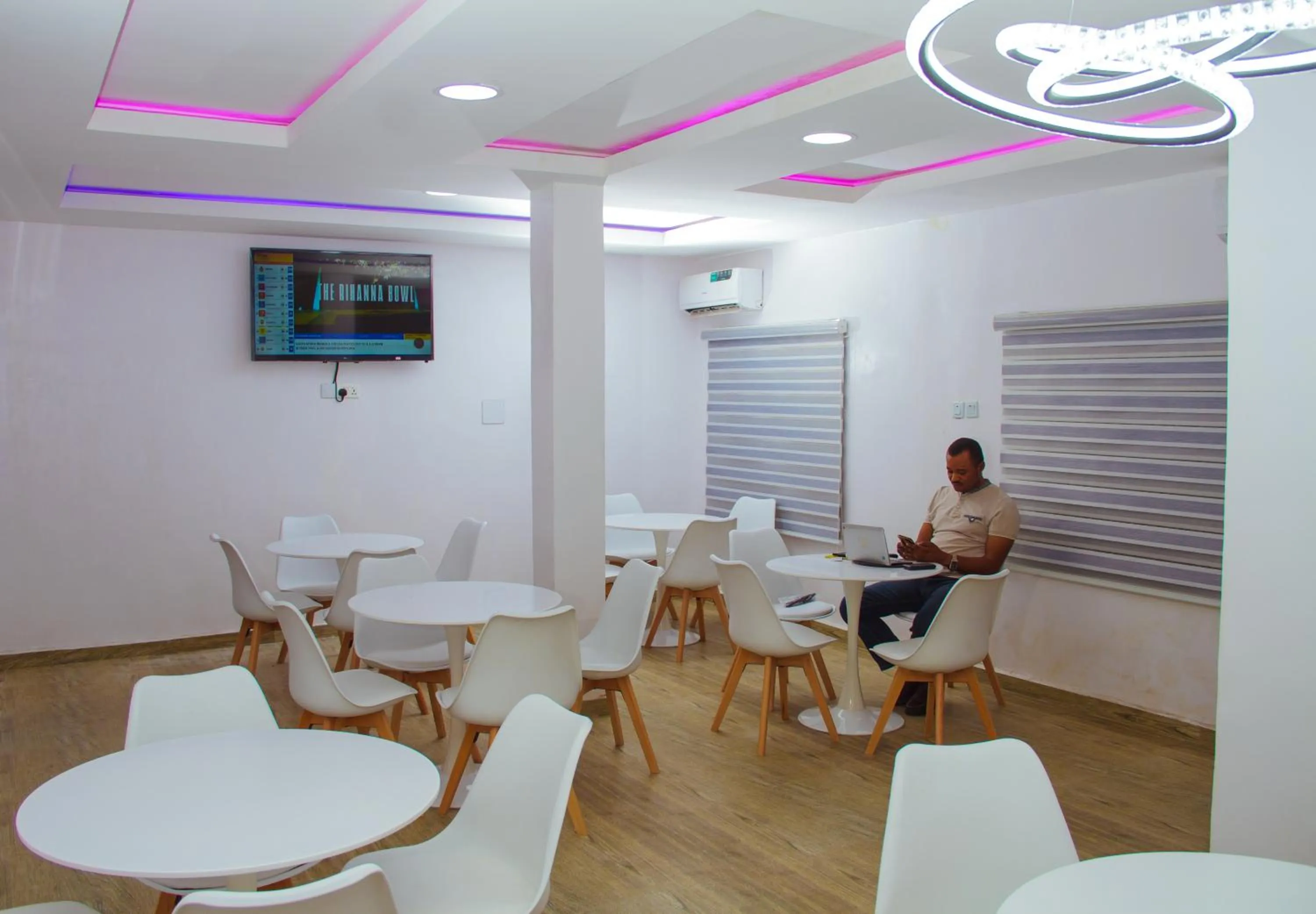 Restaurant/places to eat in Go2Hotel45