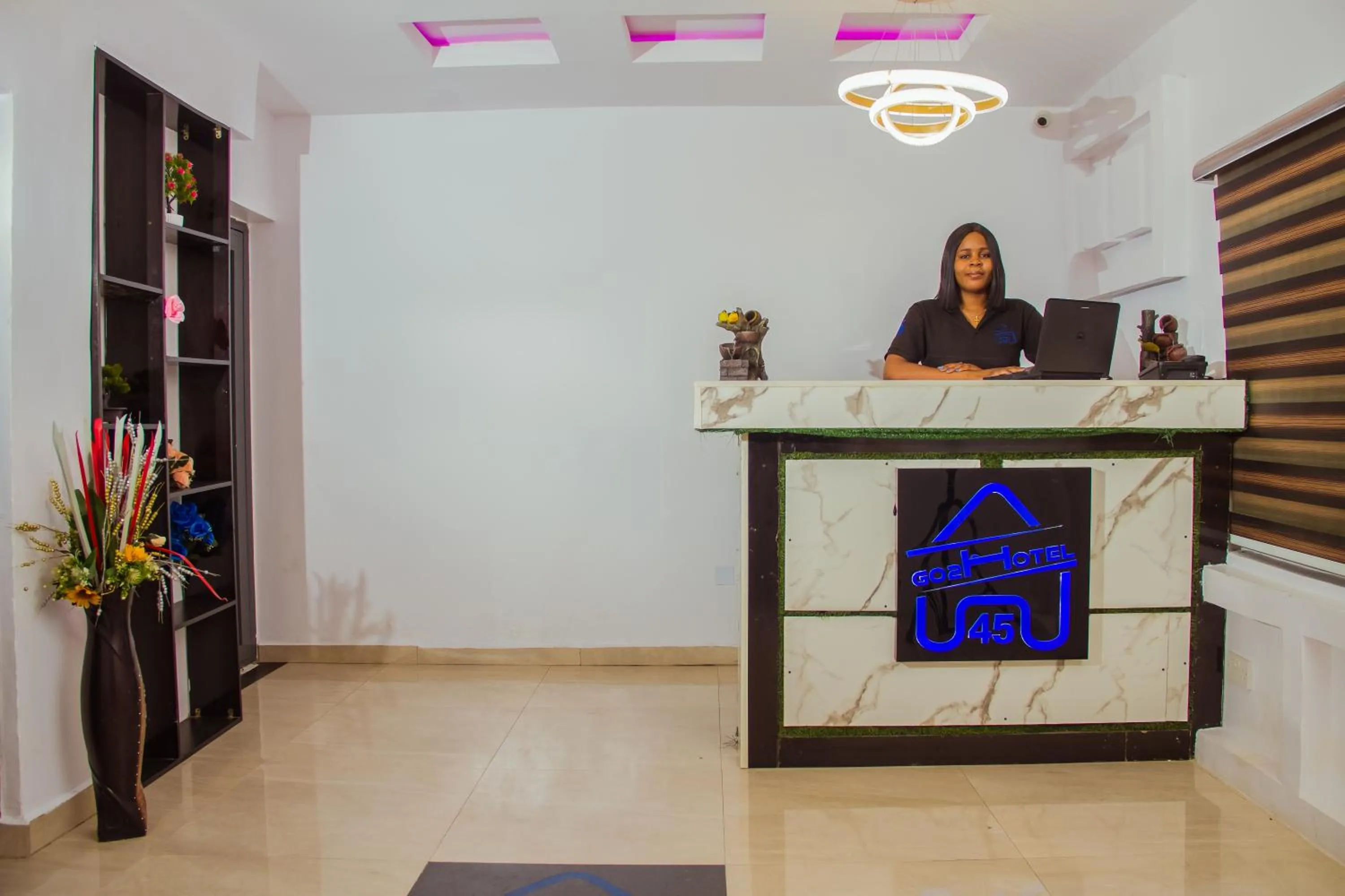 Lobby or reception in Go2Hotel45
