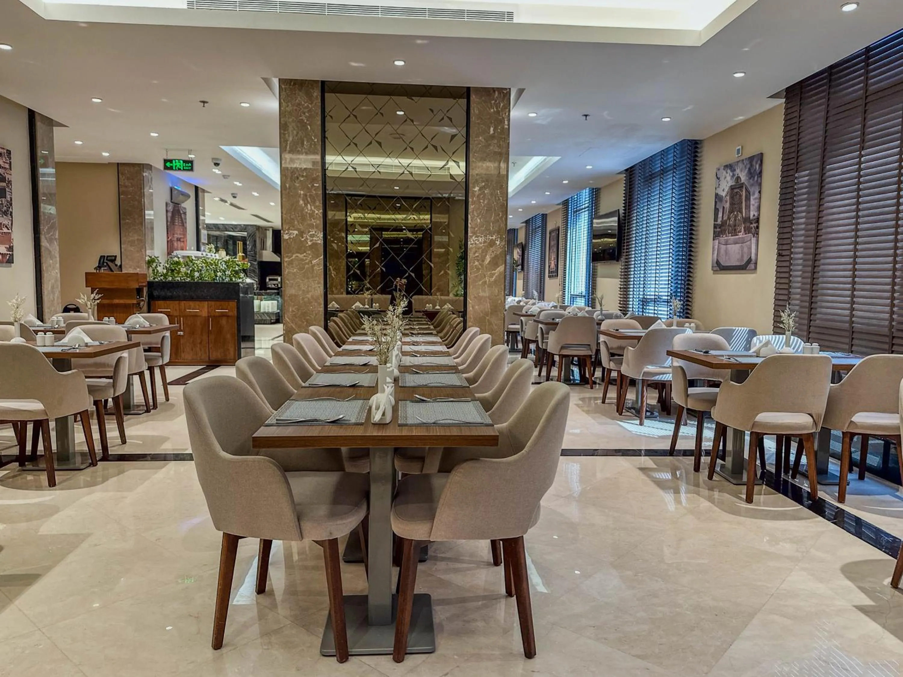 Restaurant/places to eat in Three Pearls Musalli Hotel