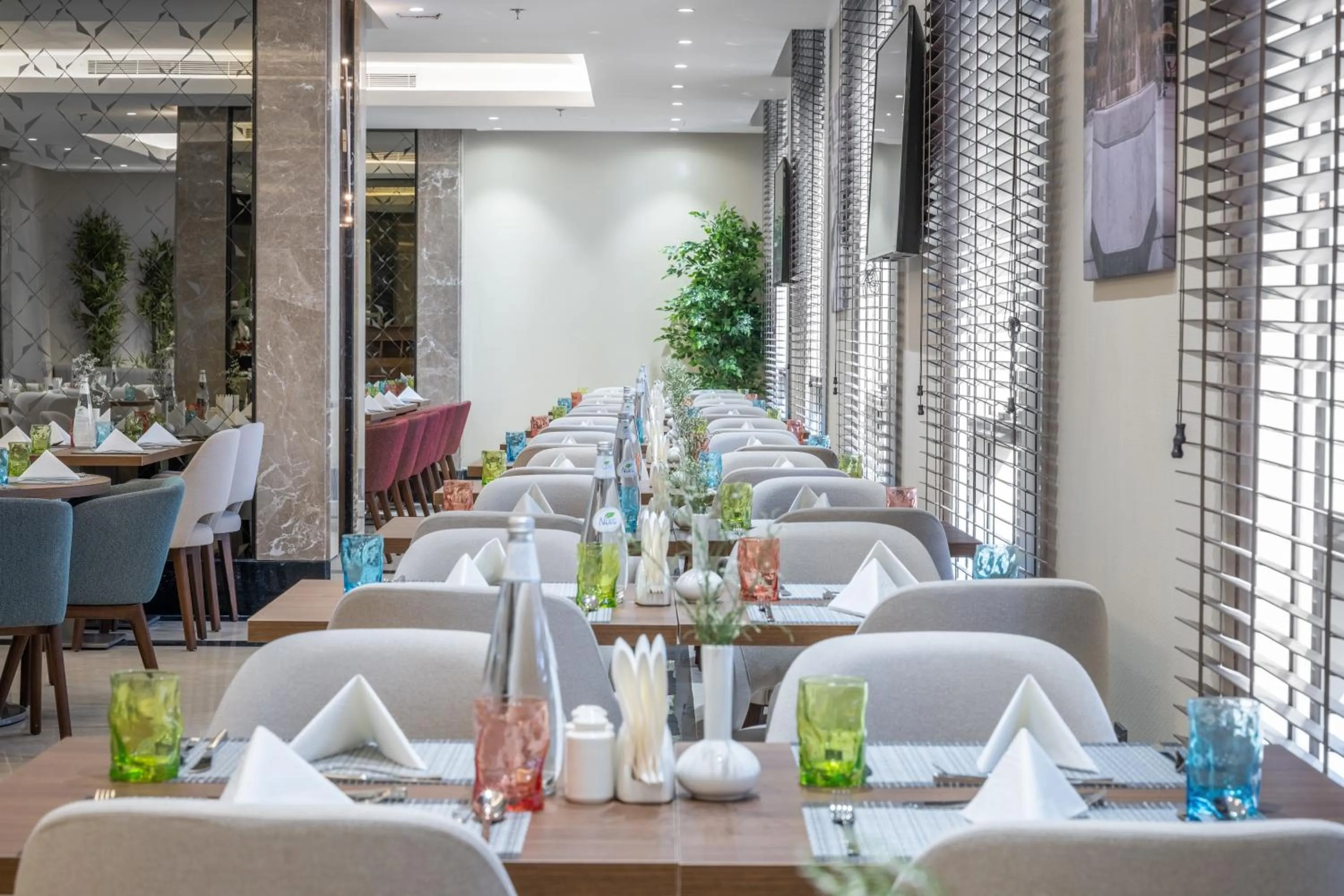 Restaurant/places to eat in Three Pearls Musalli Hotel