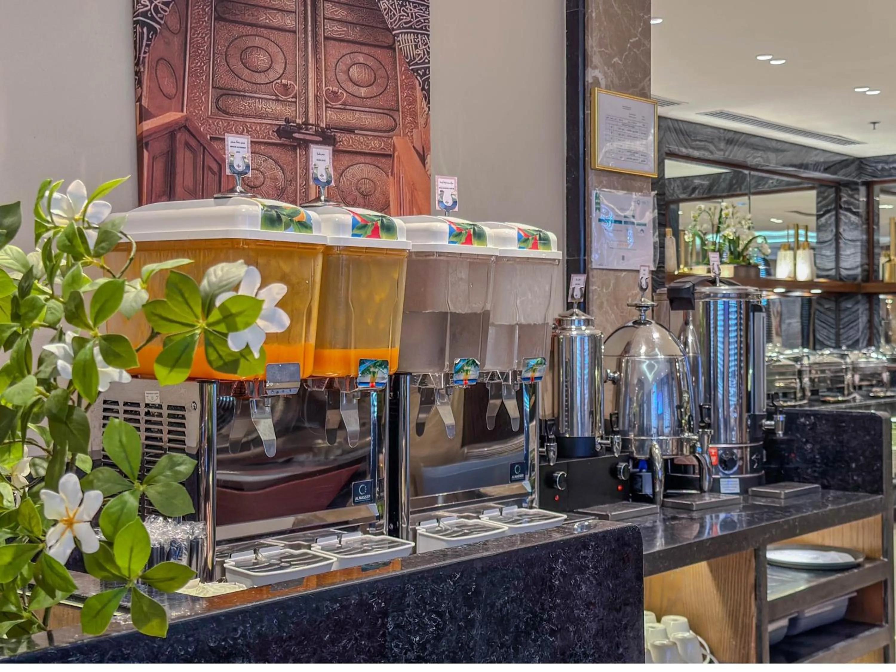 Restaurant/places to eat in Three Pearls Musalli Hotel