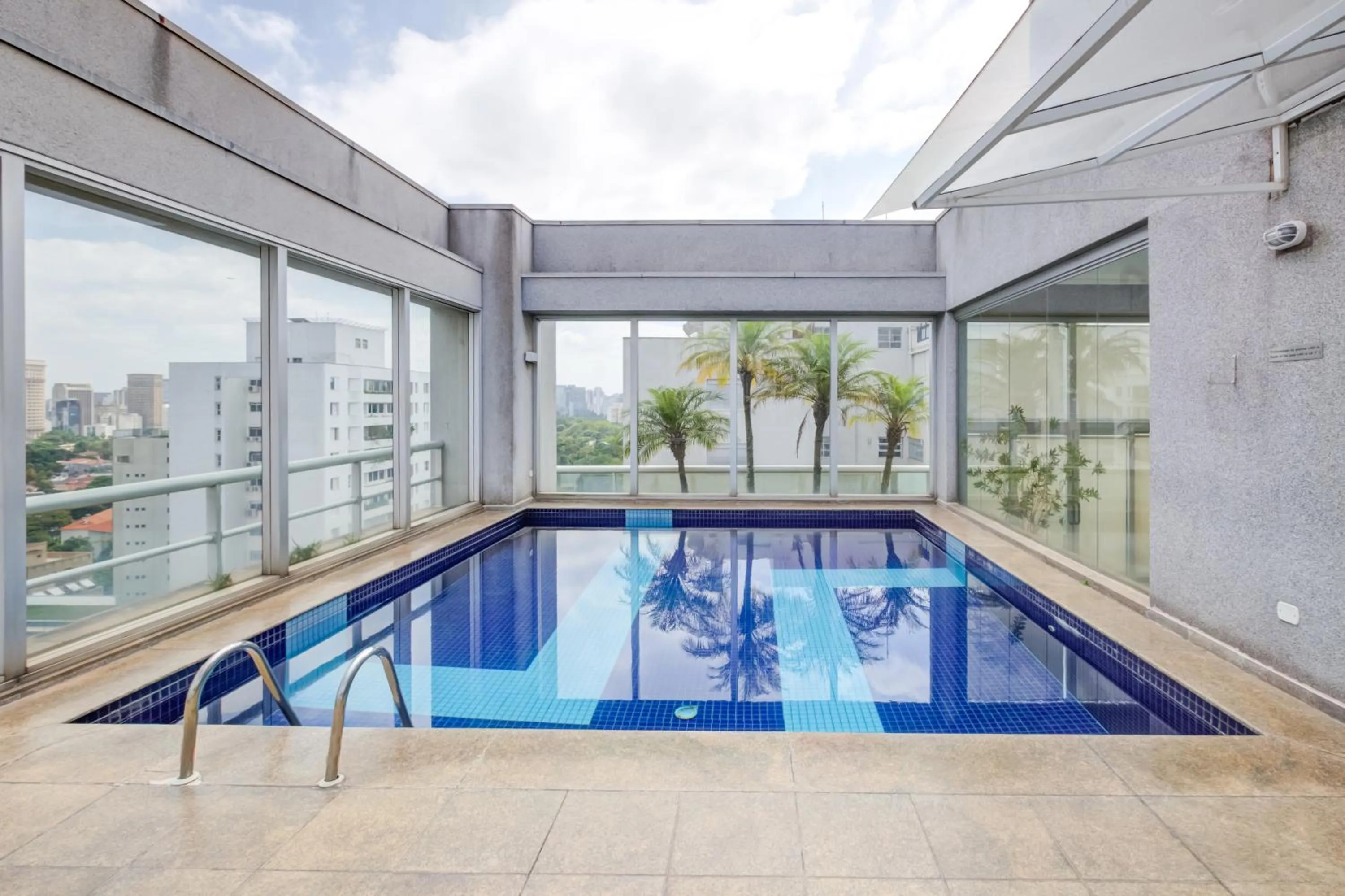 Pool view in Roomo Transamerica SP GeorgeV Itaim Bibi