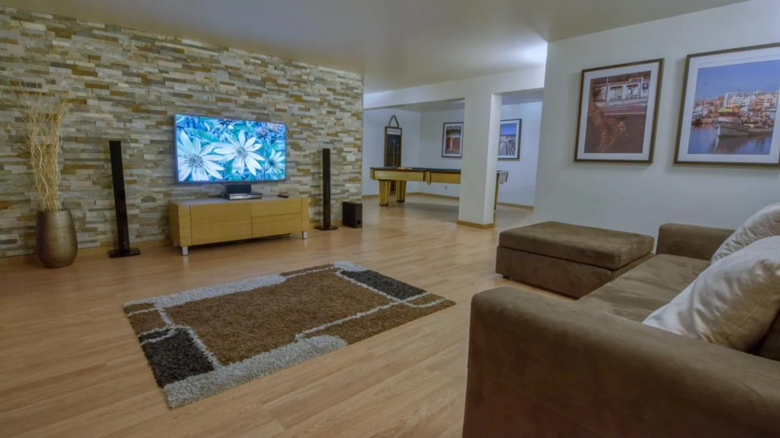 TV and multimedia in 8-Bed Villa in Vilamoura-Sleeps-Playground-Pool