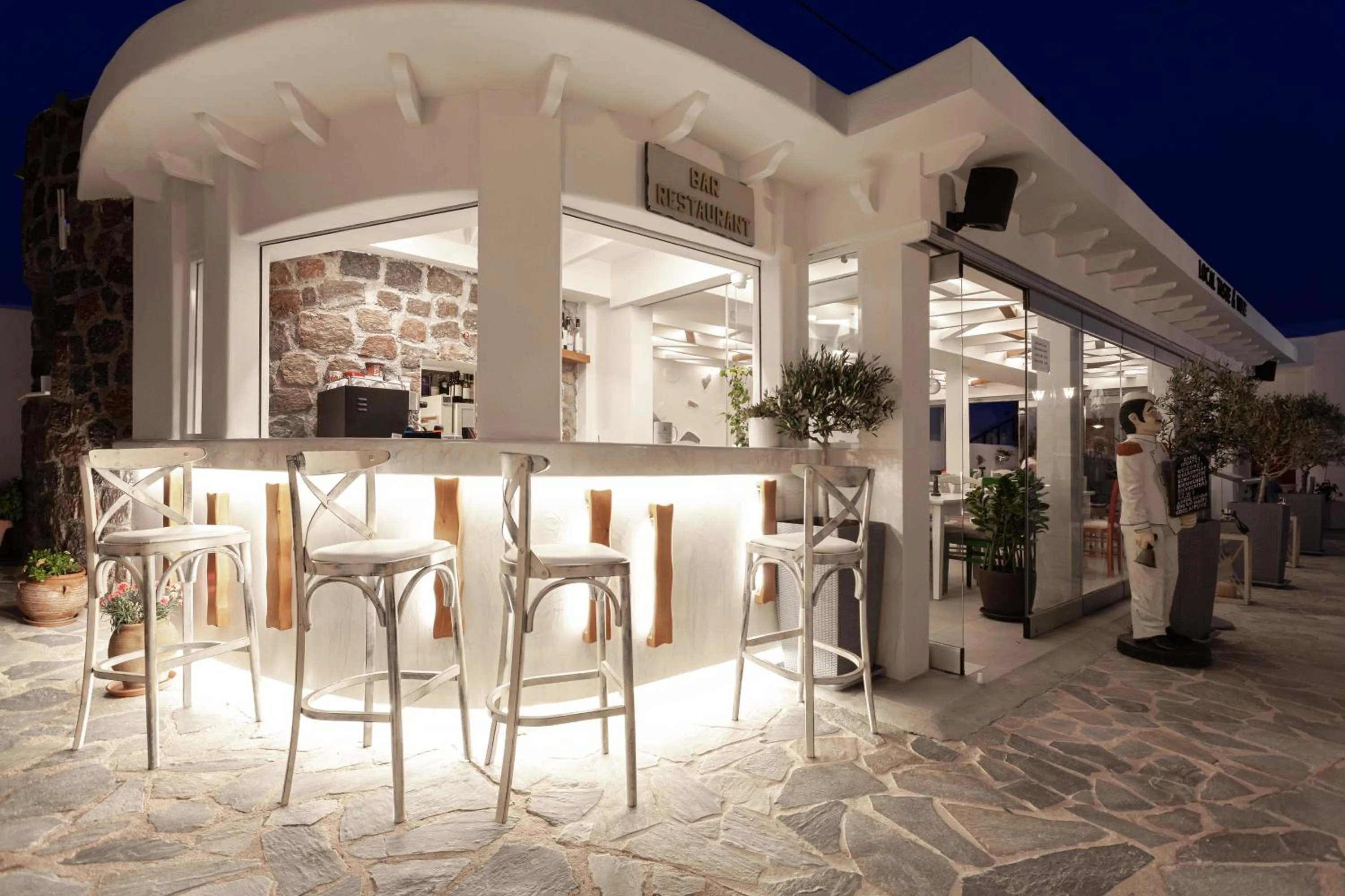 Night in Hotel Mathios