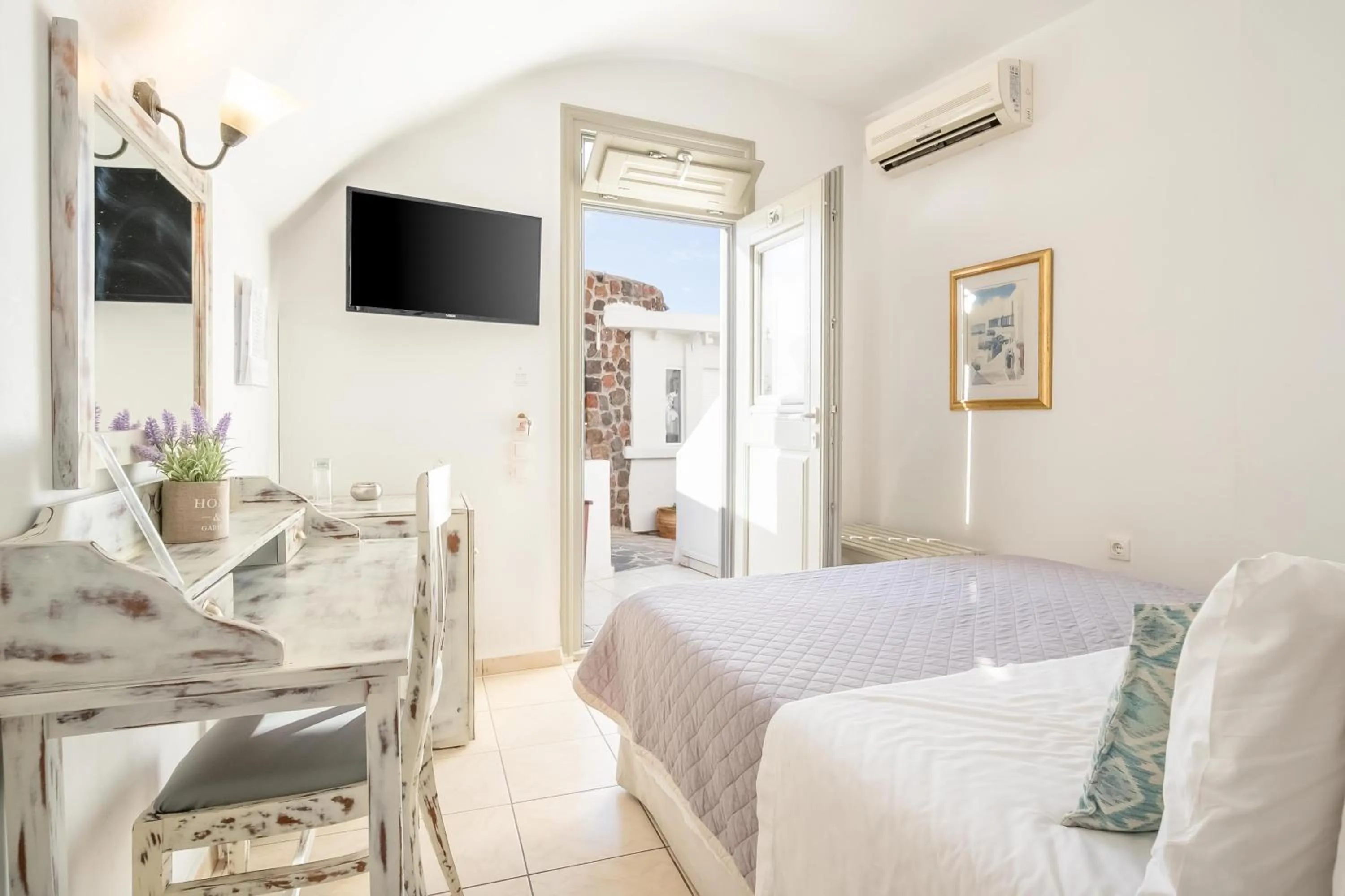 Bed in Hotel Mathios