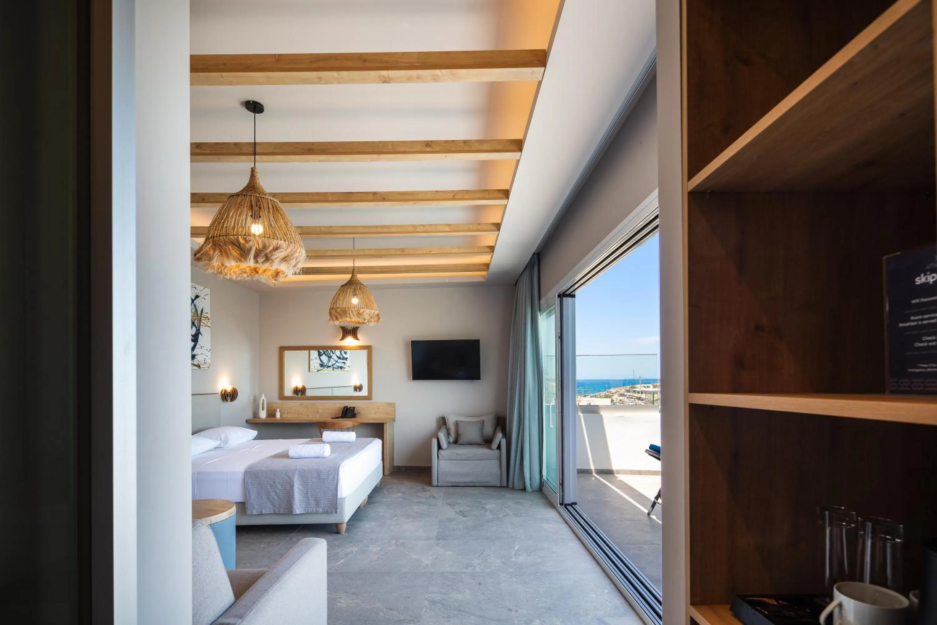 Bedroom, Bed in Skipper Beachfront Suites