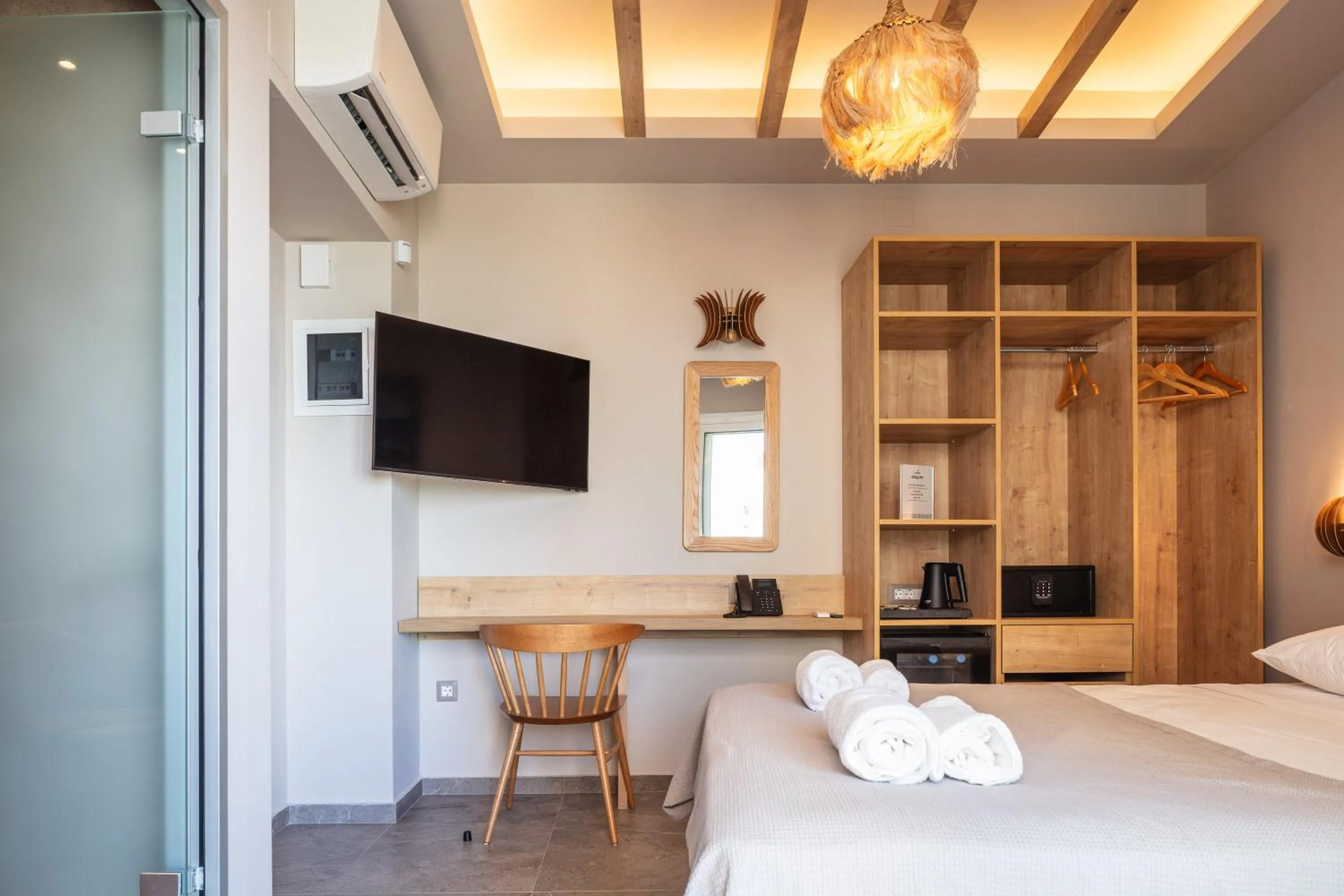 Bed in Skipper Beachfront Suites