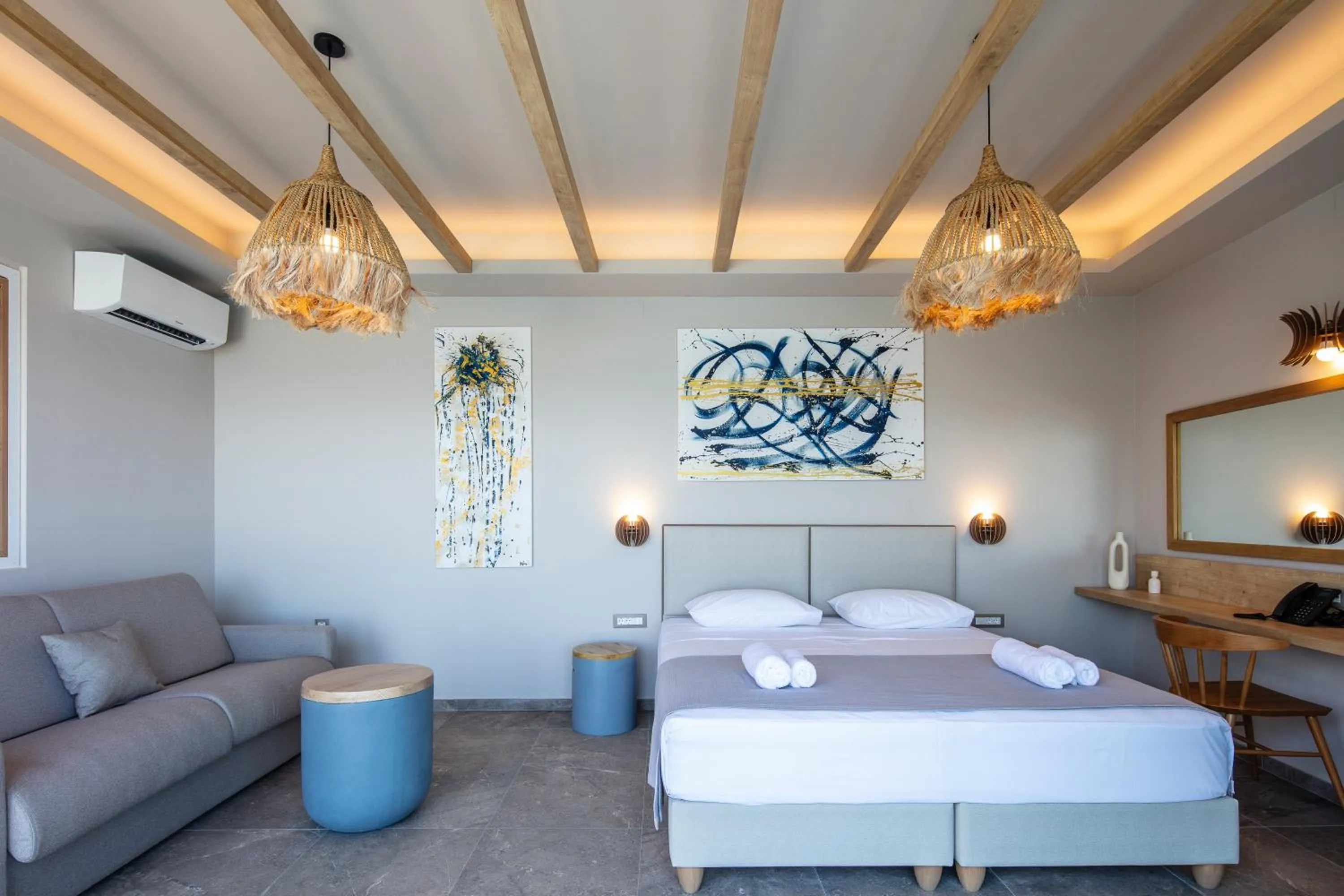 Bedroom, Bed in Skipper Beachfront Suites