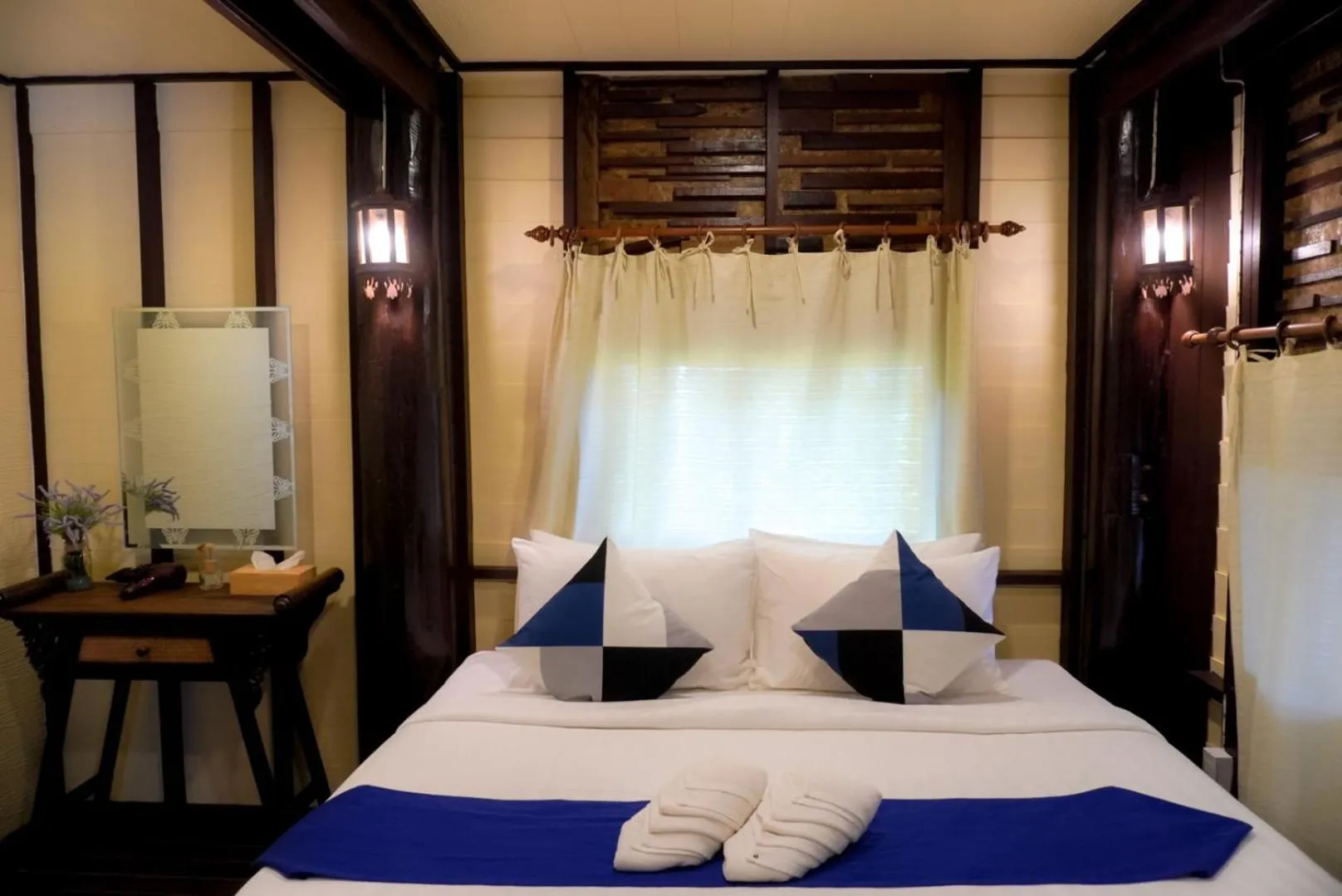 Bed in Baan Thong Ching Resort