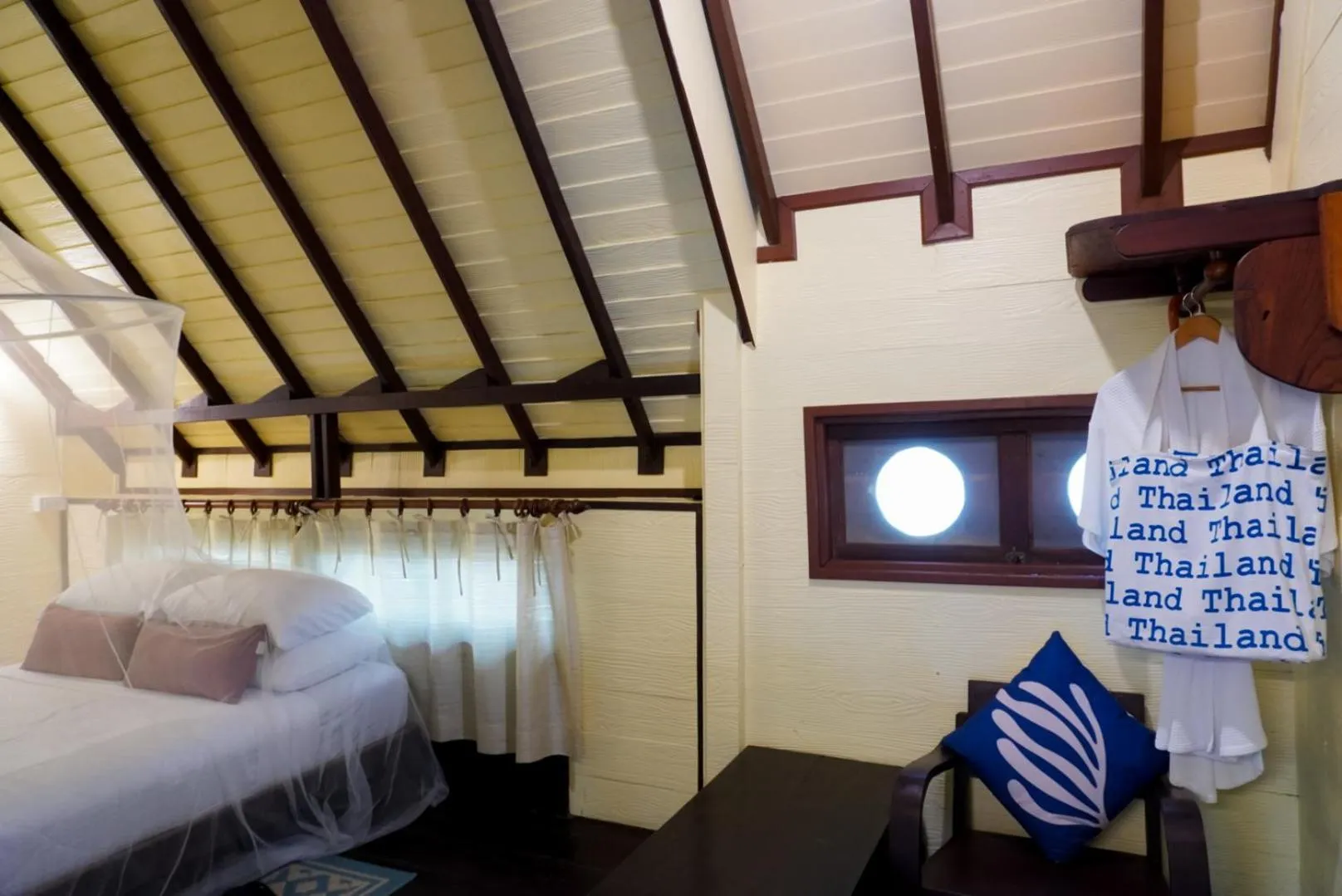 Photo of the whole room, Bed in Baan Thong Ching Resort