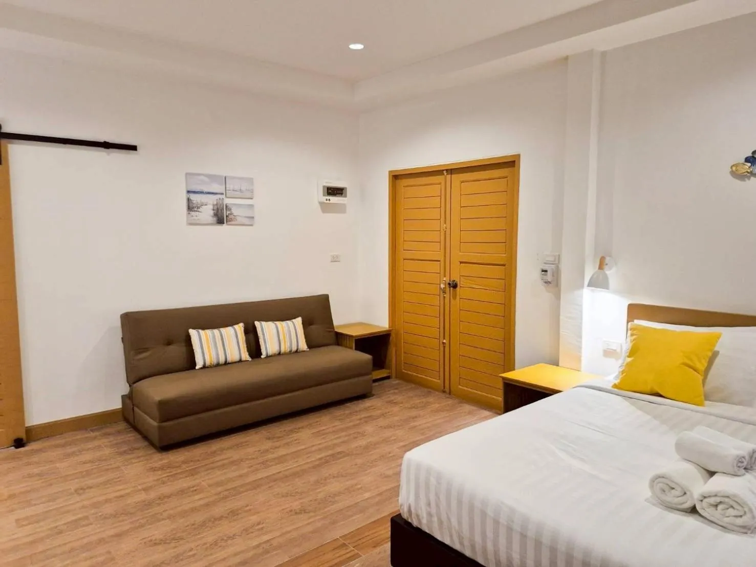 Bed in Baan Thong Ching Resort