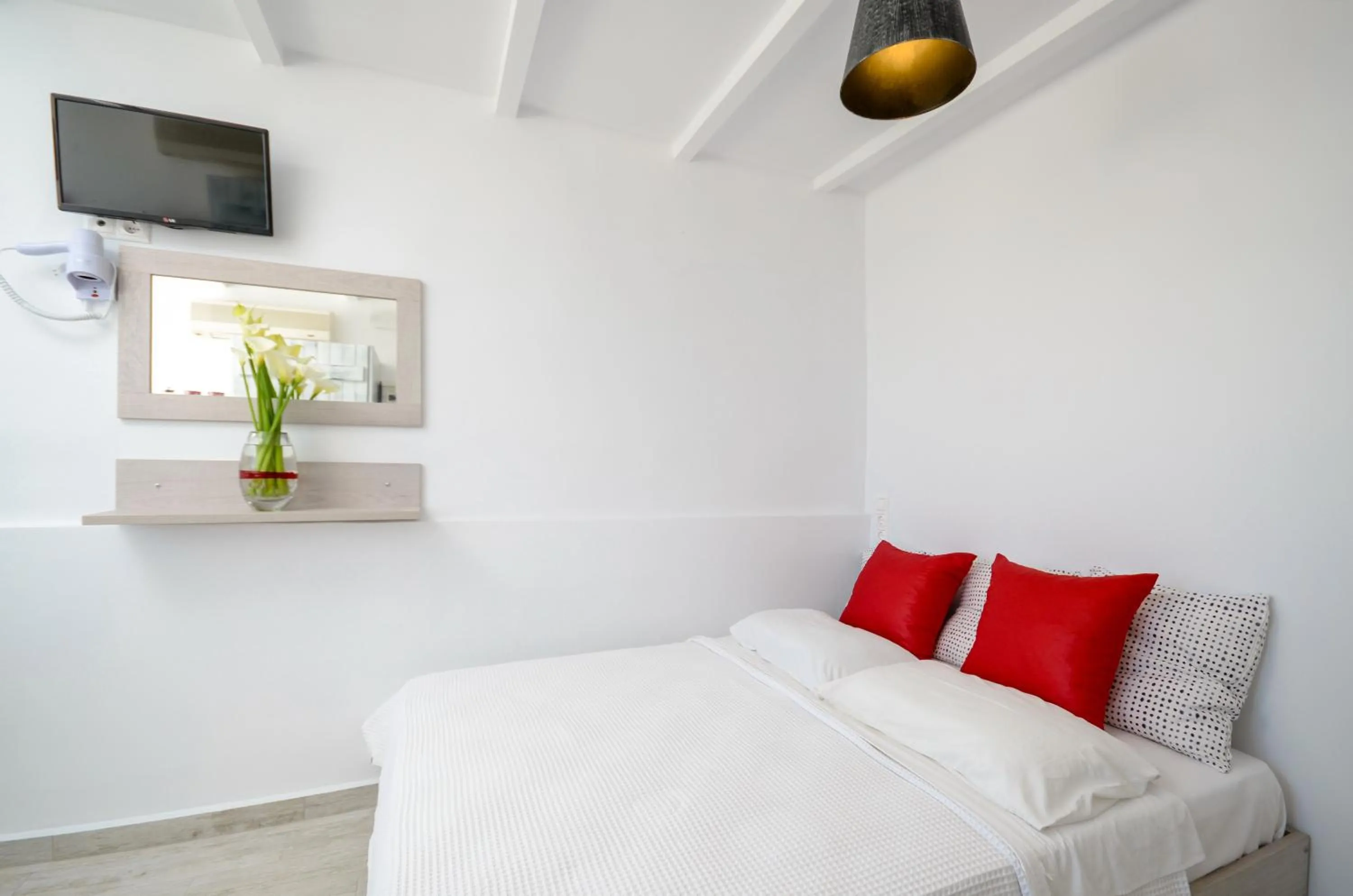 Bed in Saint George Hotel