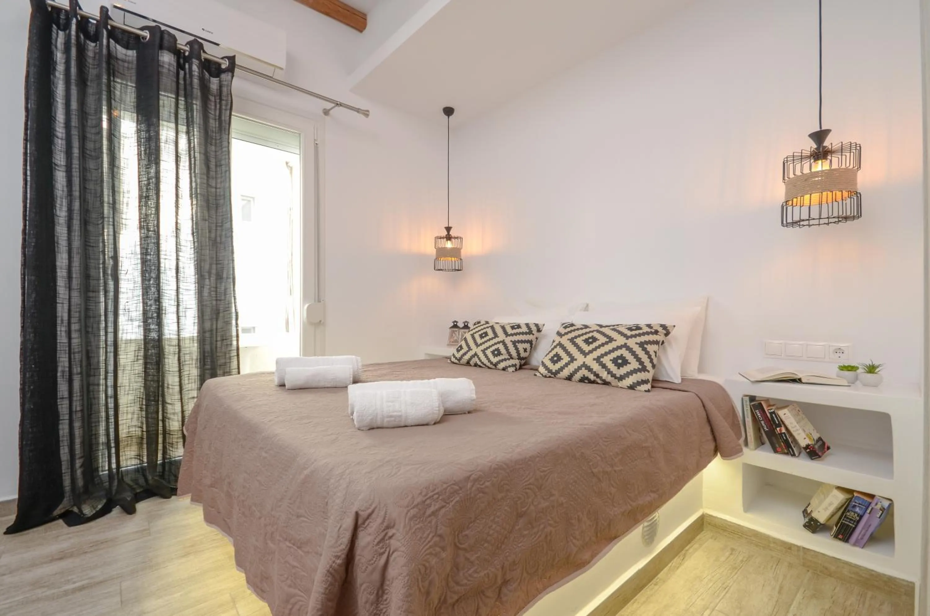 Bed in Saint George Hotel