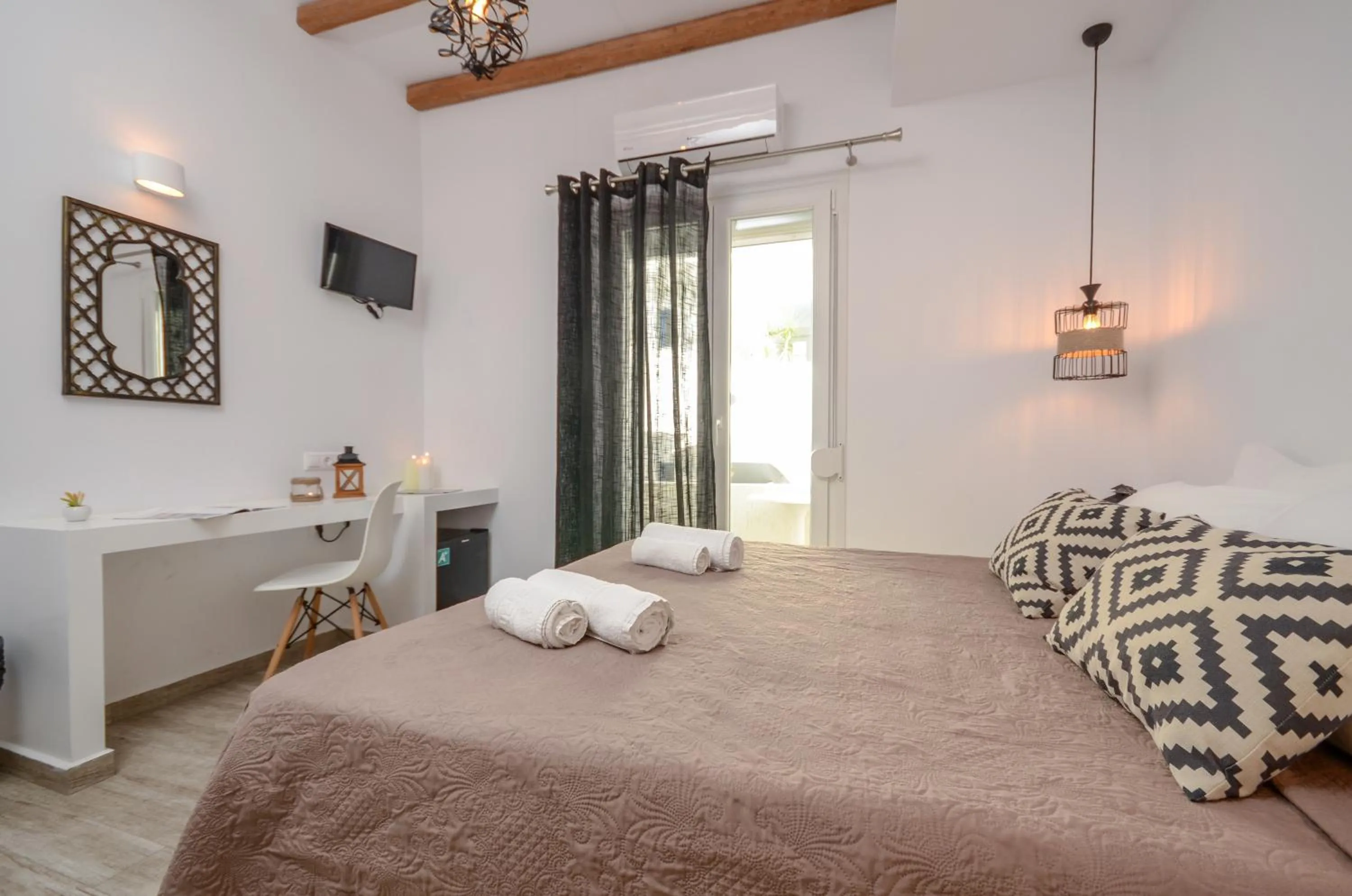 Bed in Saint George Hotel