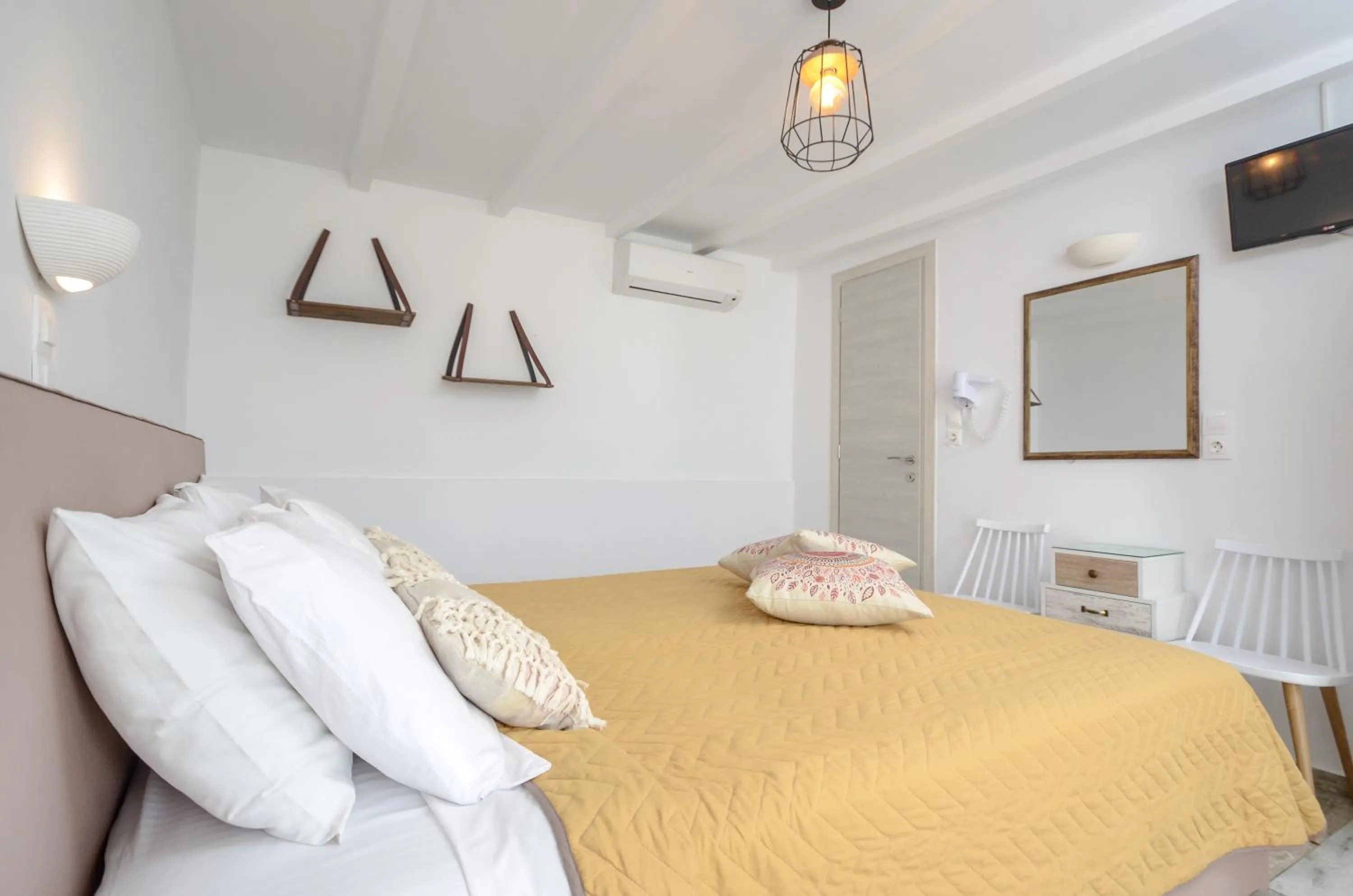 Bed in Saint George Hotel