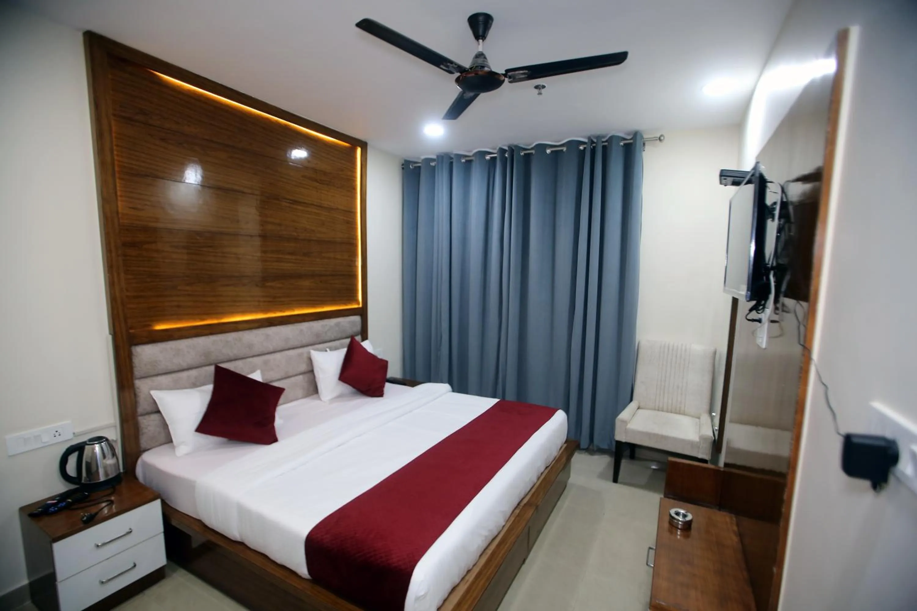 Bedroom in Hotel Affluence