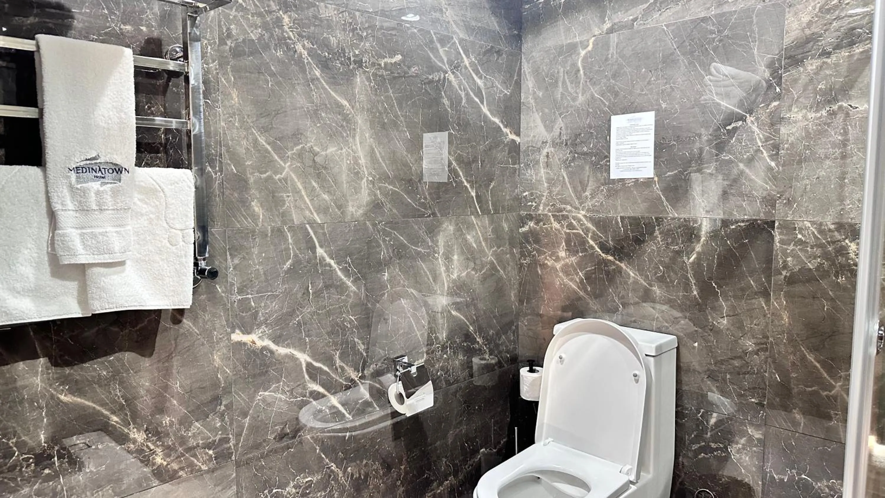 Shower in MedinaTown