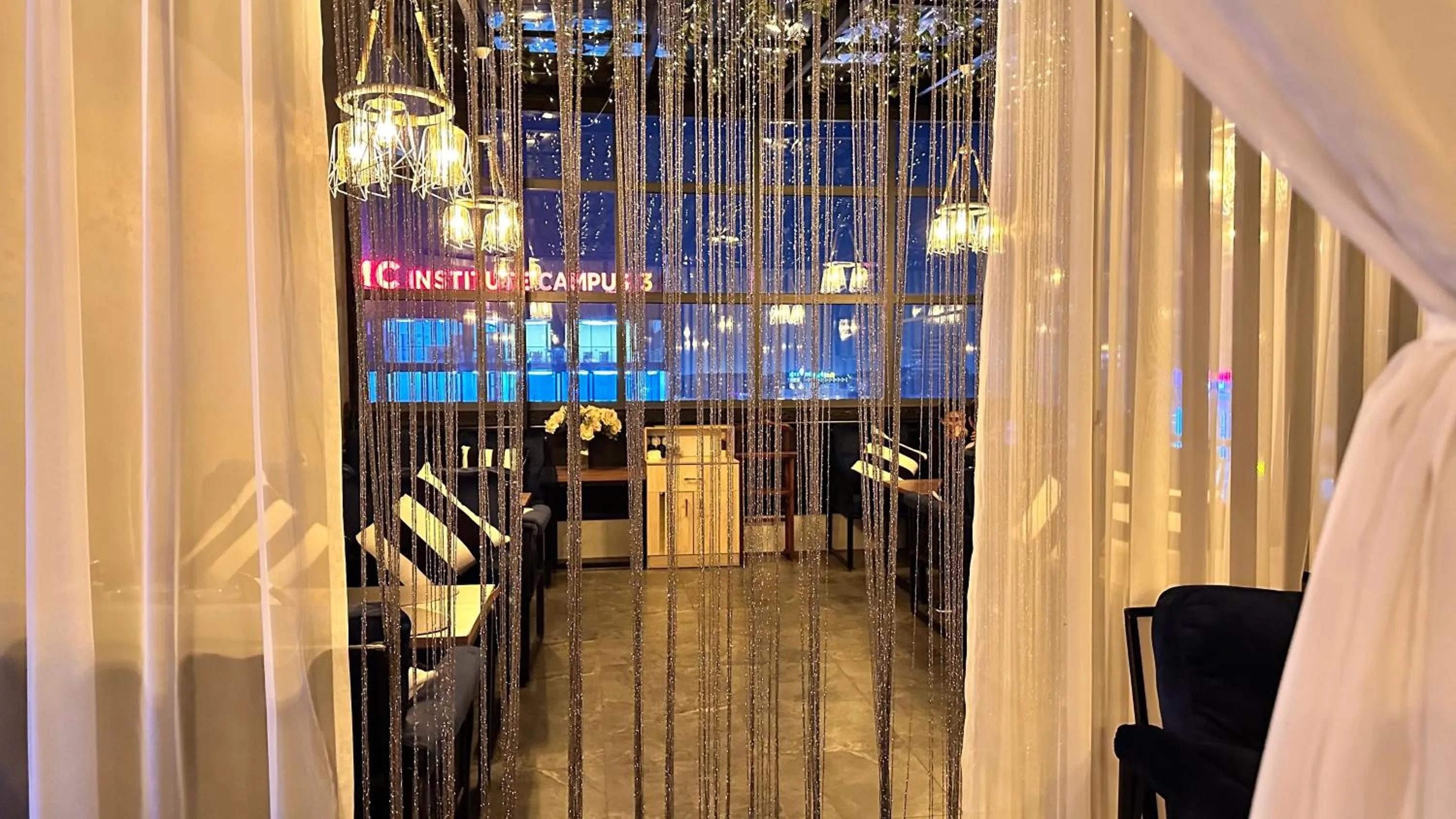 Restaurant/places to eat in MedinaTown