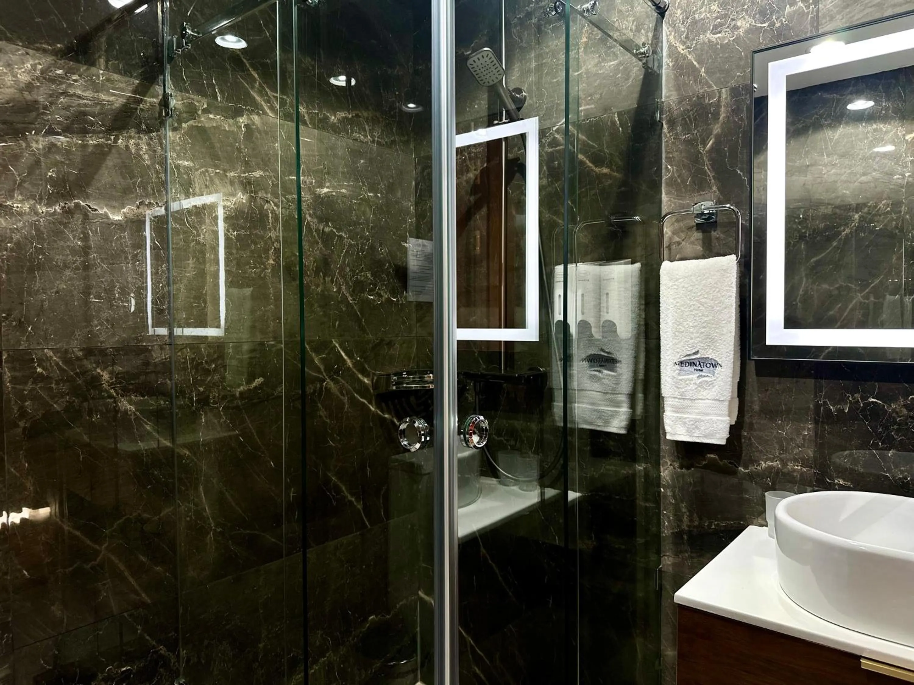 Bathroom in MedinaTown