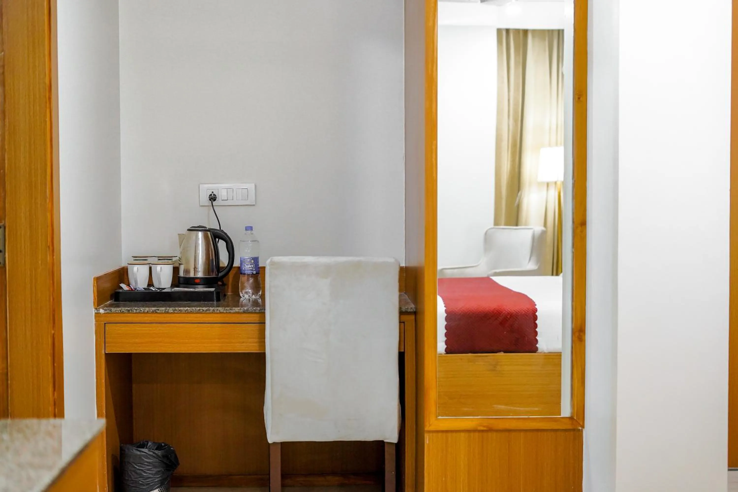 Coffee/tea facilities, Bed in Saltstayz Select - Unitech Cyber Park