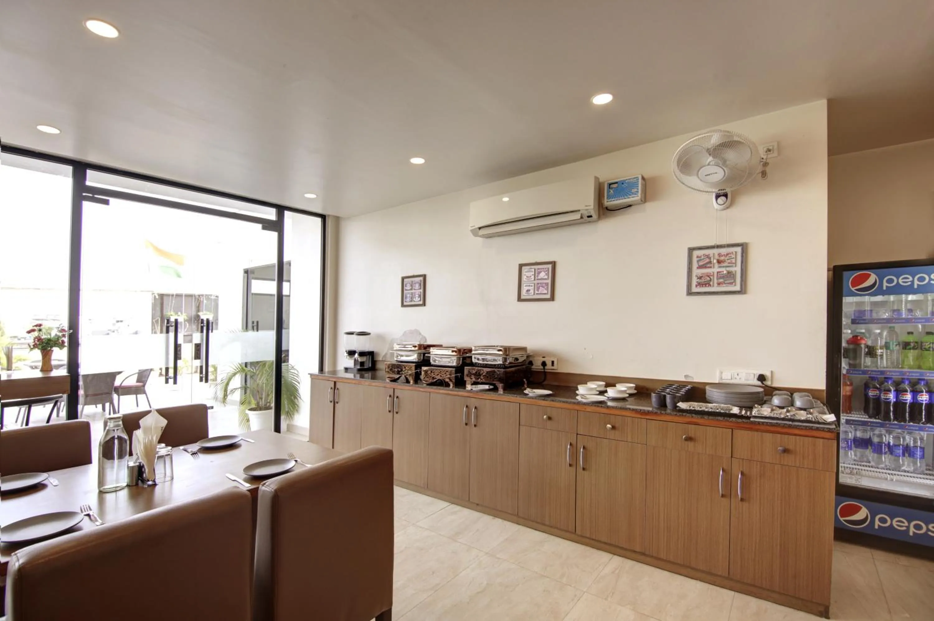 Restaurant/places to eat in Saltstayz Select - Unitech Cyber Park