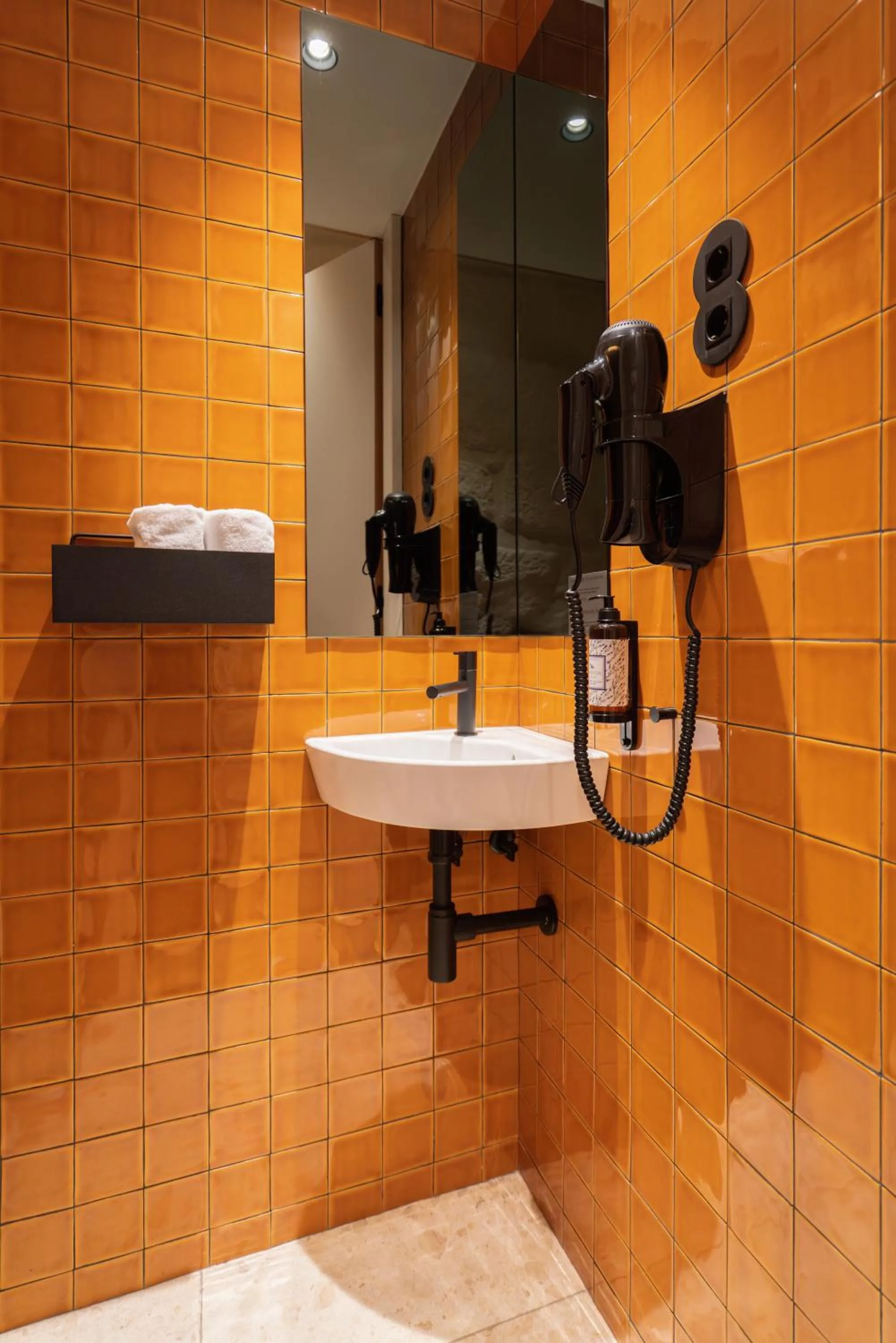 Bathroom in d'ALMA Boutique Hotel