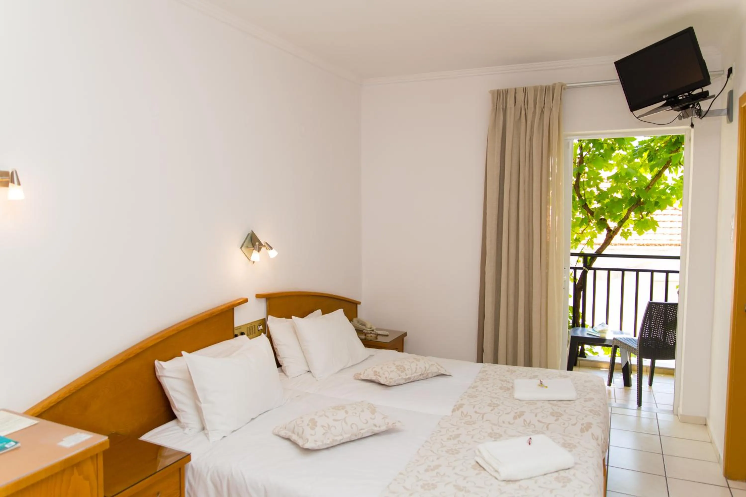 Photo of the whole room, Bed in Astali Hotel