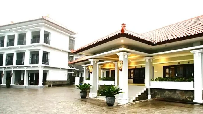 Property building in Avila Ketapan Rame Hotel