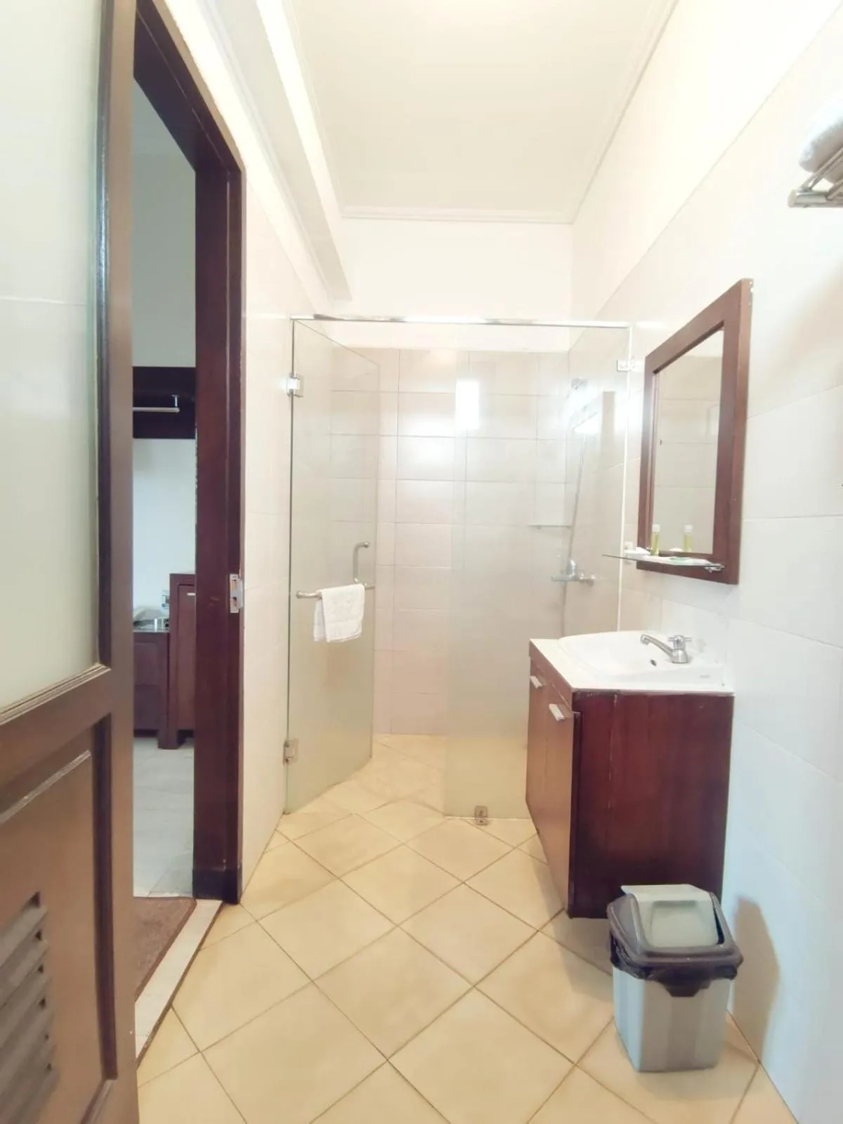 Bathroom in Avila Ketapan Rame Hotel