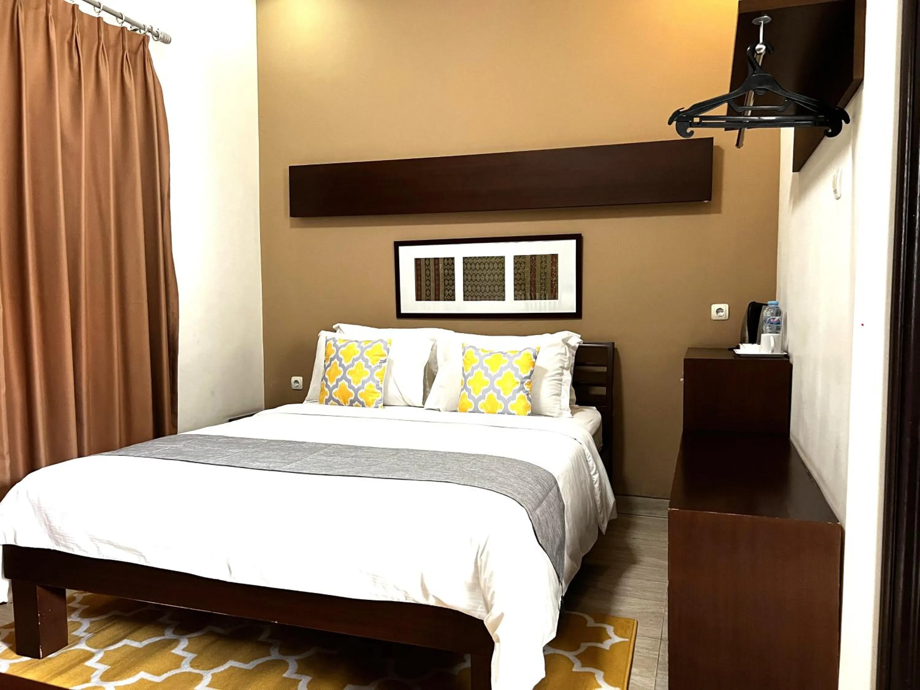 Bedroom, Bed in Avila Ketapan Rame Hotel