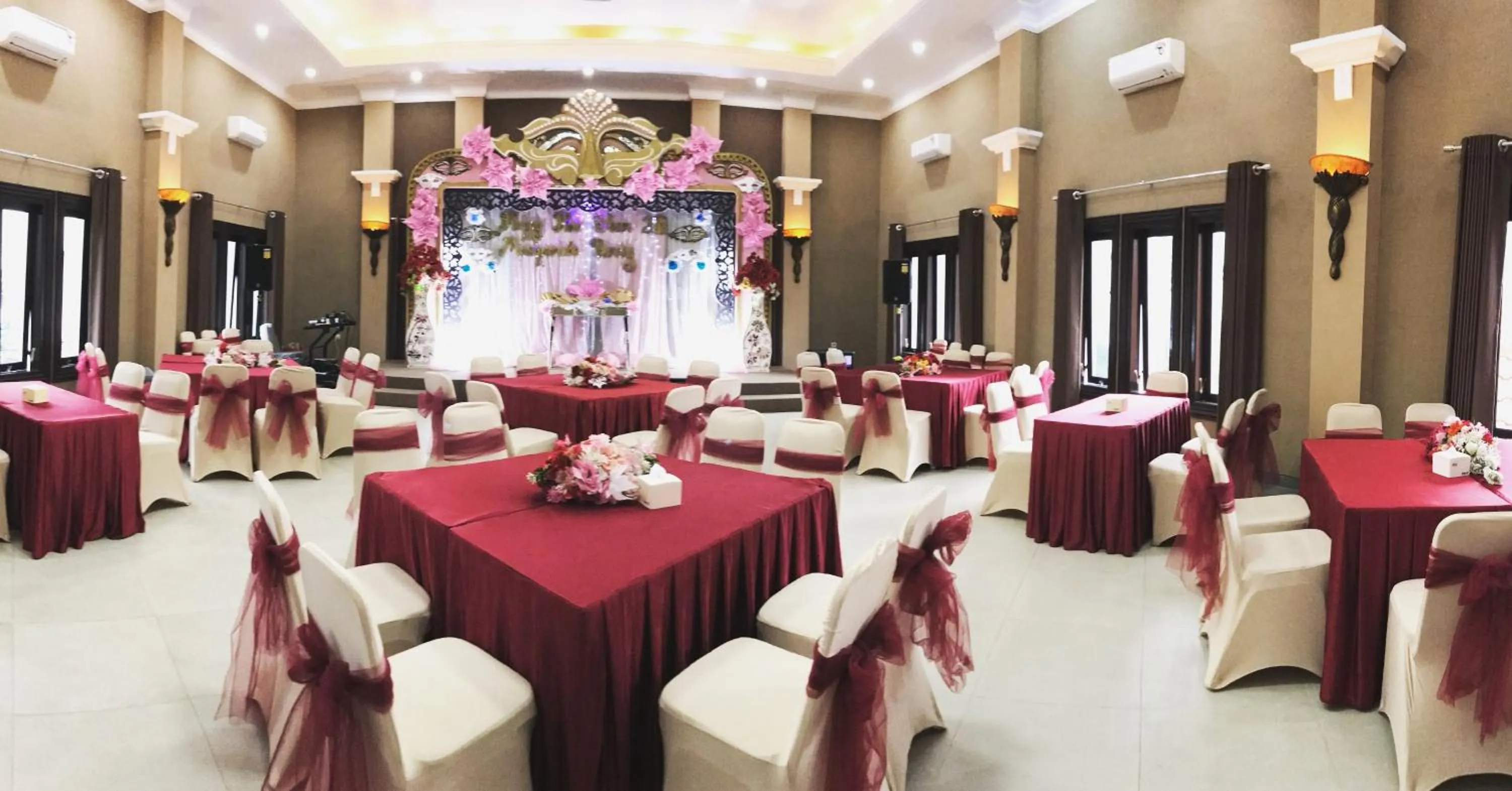 Banquet/Function facilities in Avila Ketapan Rame Hotel