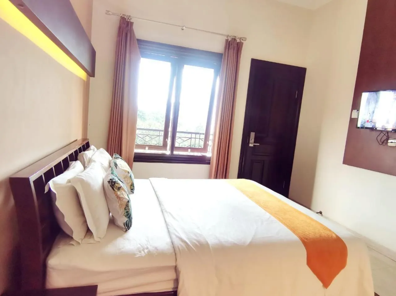 Bedroom, Bed in Avila Ketapan Rame Hotel