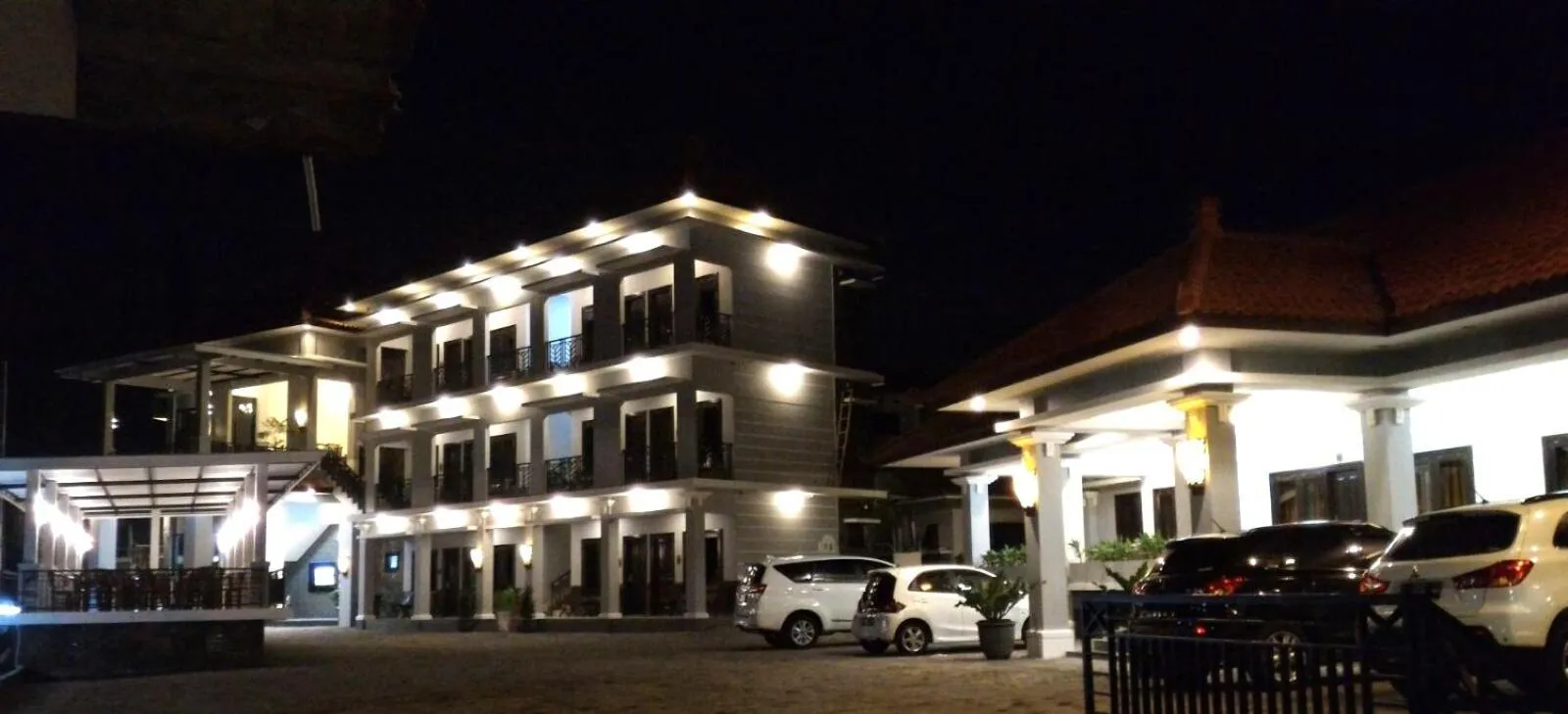 Facade/entrance in Avila Ketapan Rame Hotel