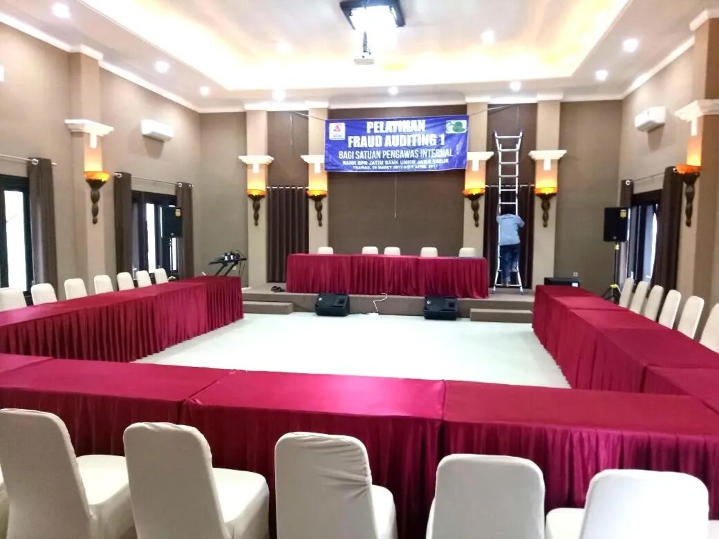 Banquet/Function facilities in Avila Ketapan Rame Hotel