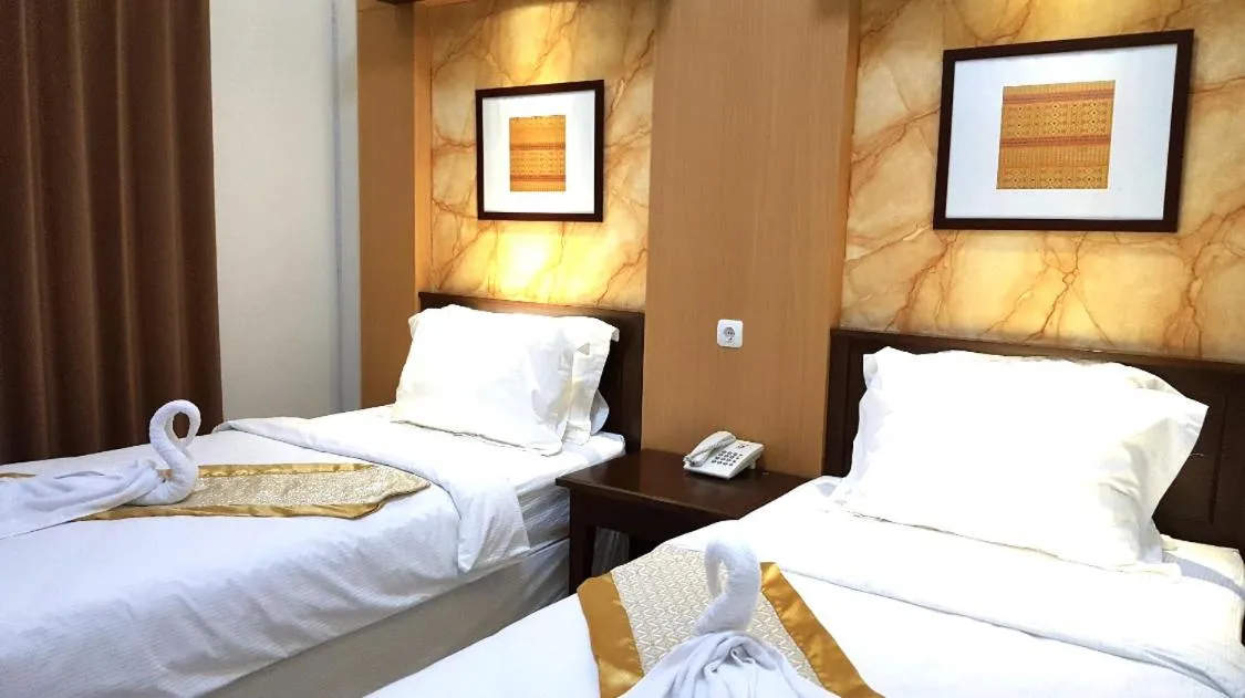 Bedroom, Bed in Avila Ketapan Rame Hotel