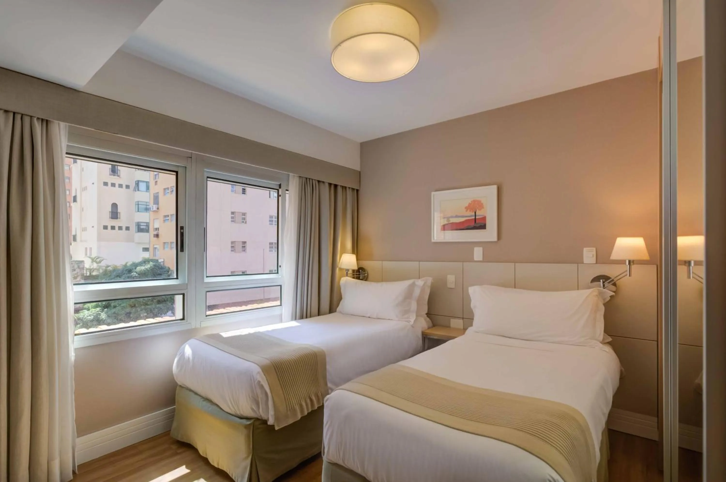 Bed in Roomo Etoile GeorgeV Jardins Residencial