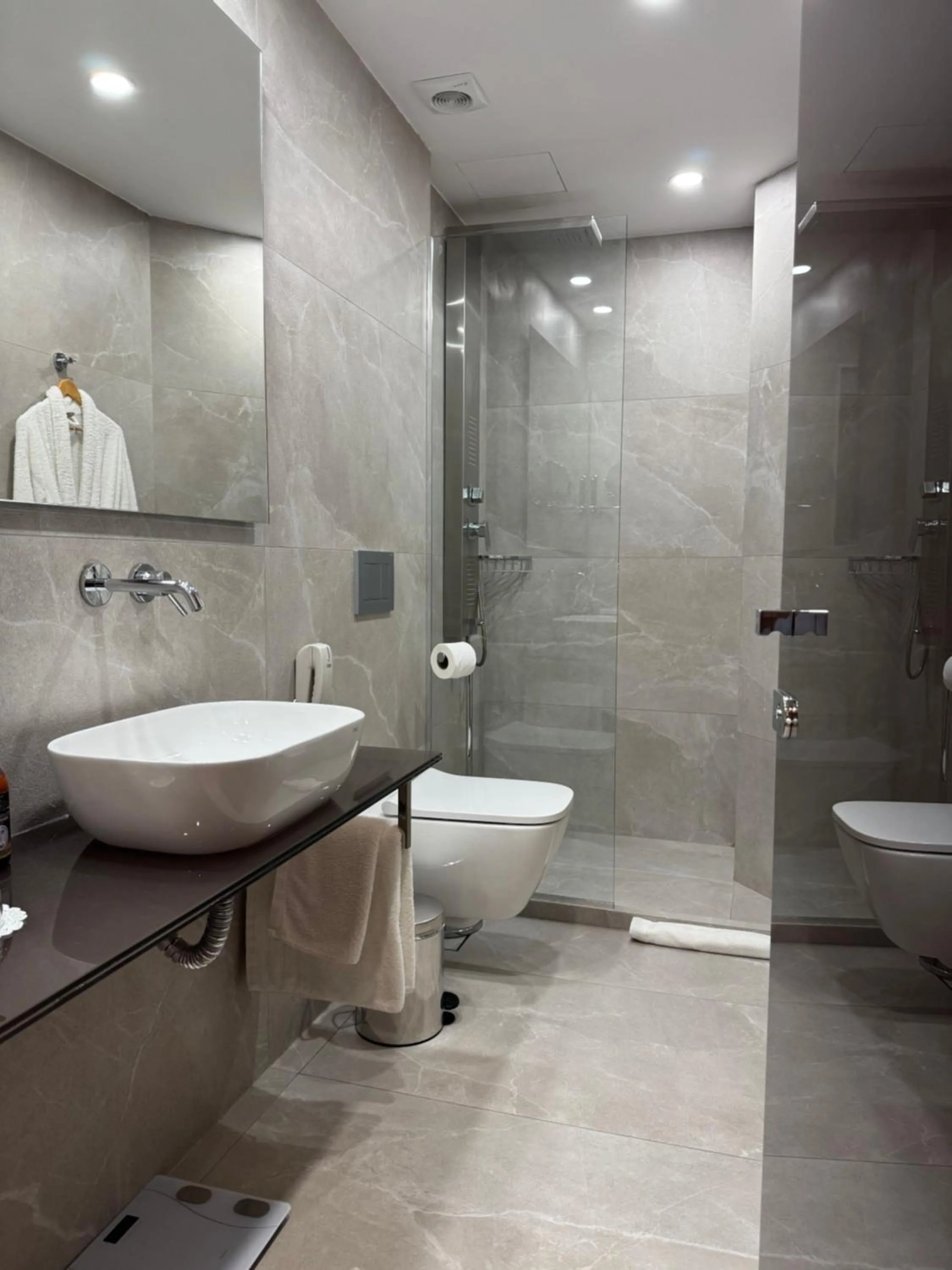 Toilet in Galaxy Beach Resort BW Premier Collection