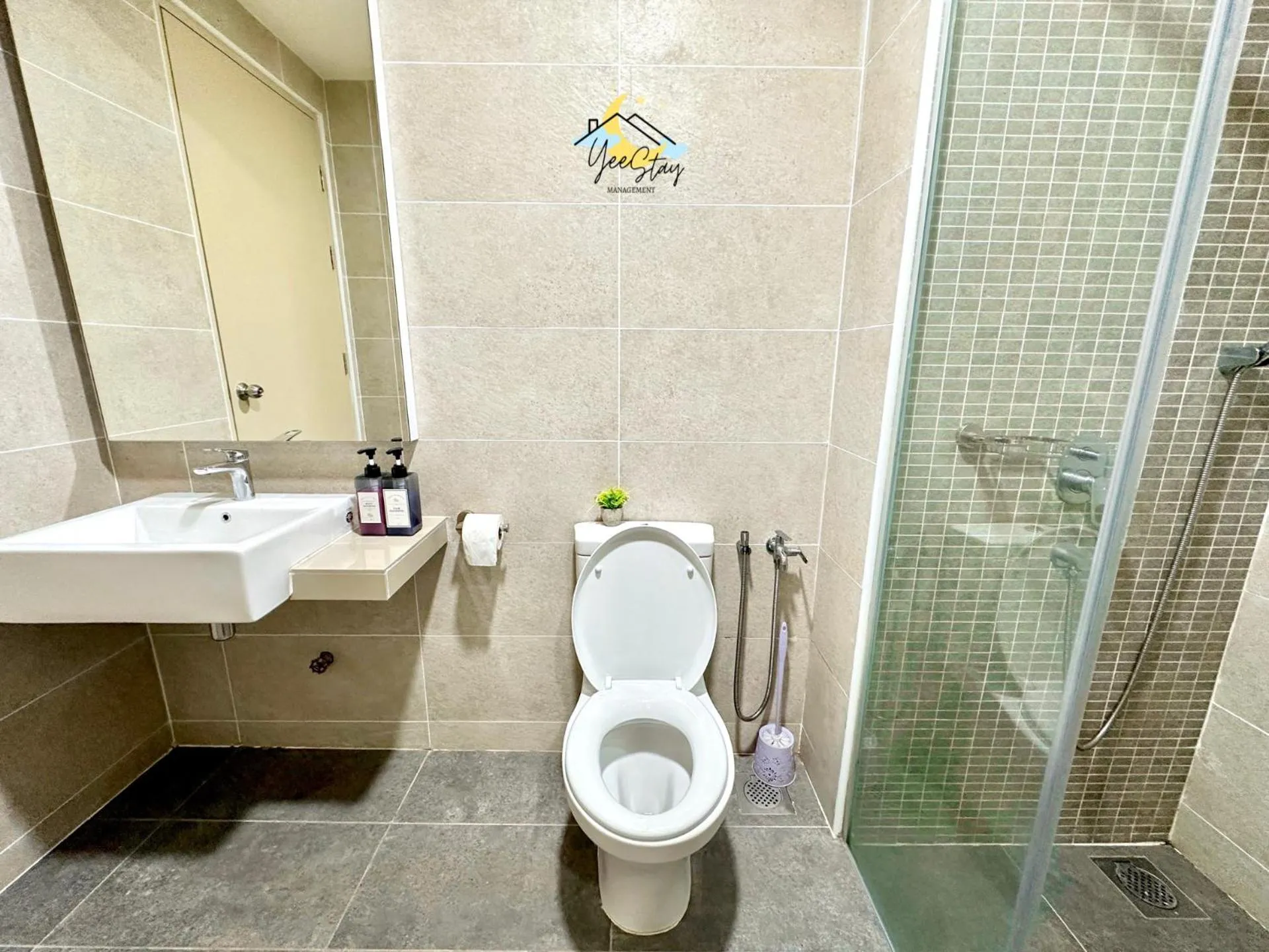 SeaView PoolView CityView BaliResidence Video game 5minJonker