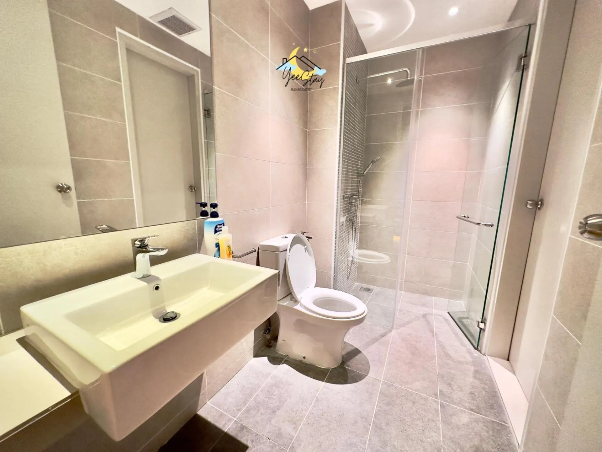 SeaView PoolView CityView BaliResidence Video game 5minJonker