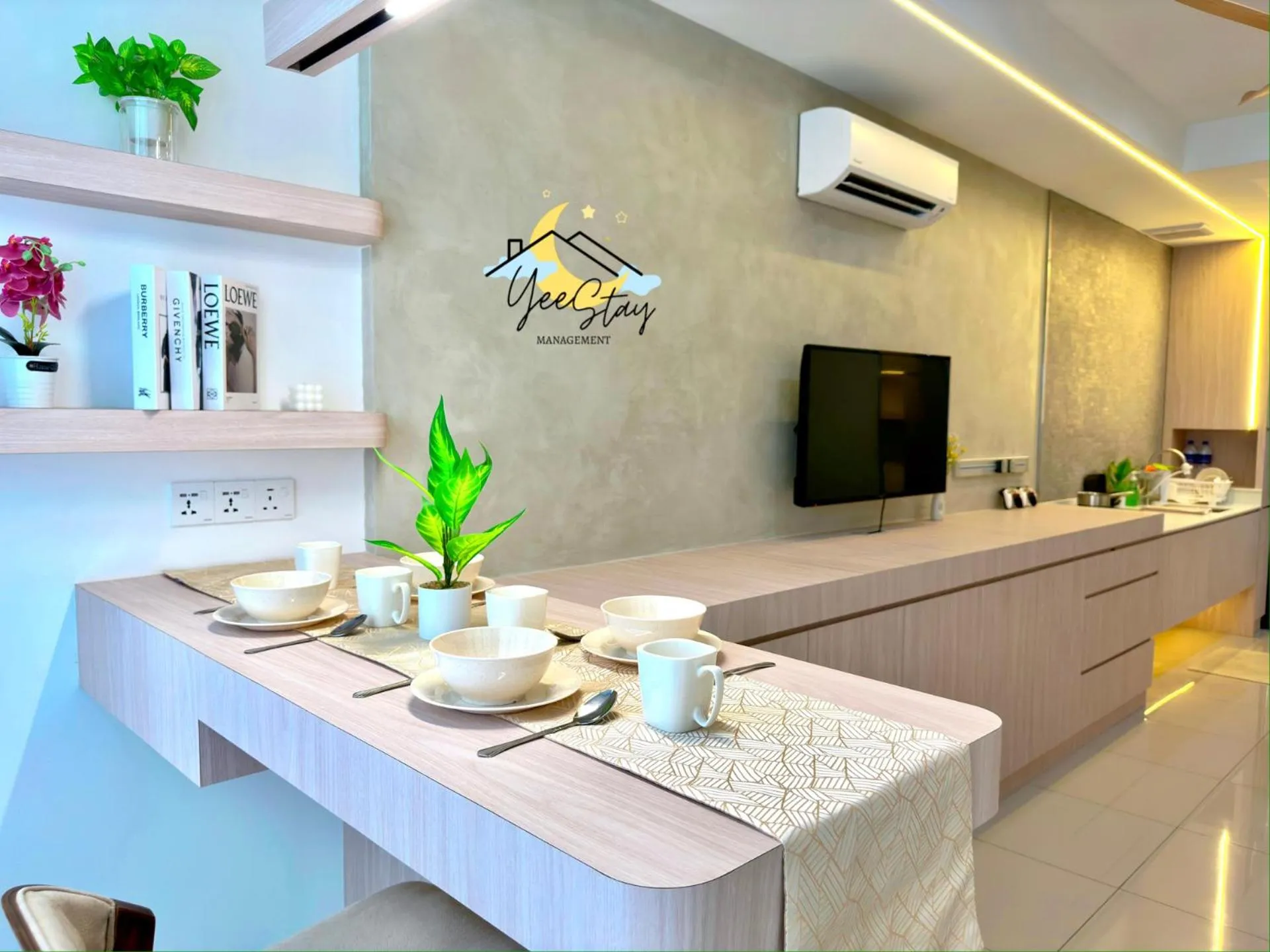 SeaView PoolView CityView BaliResidence Video game 5minJonker