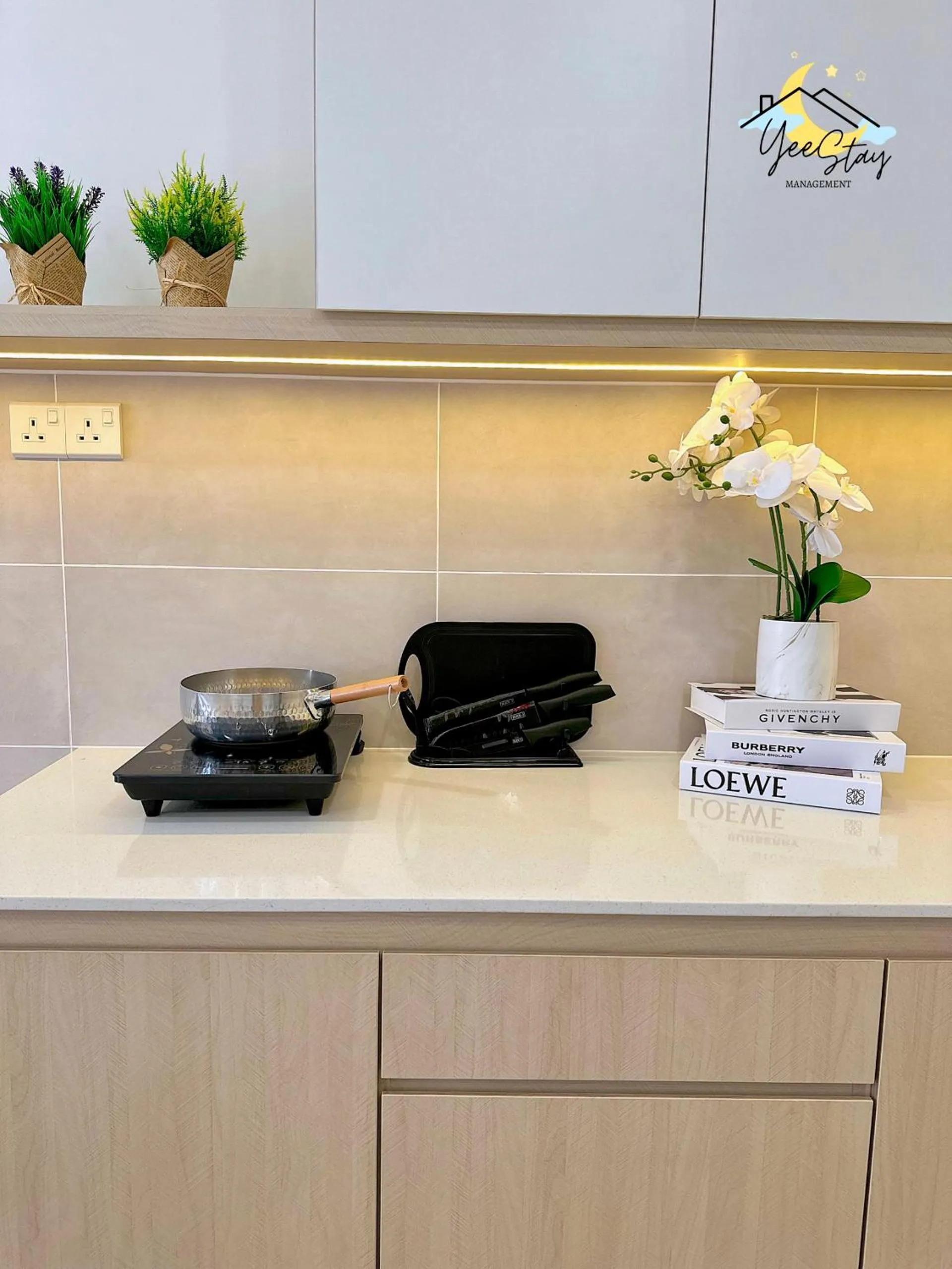 SeaView PoolView CityView BaliResidence Video game 5minJonker