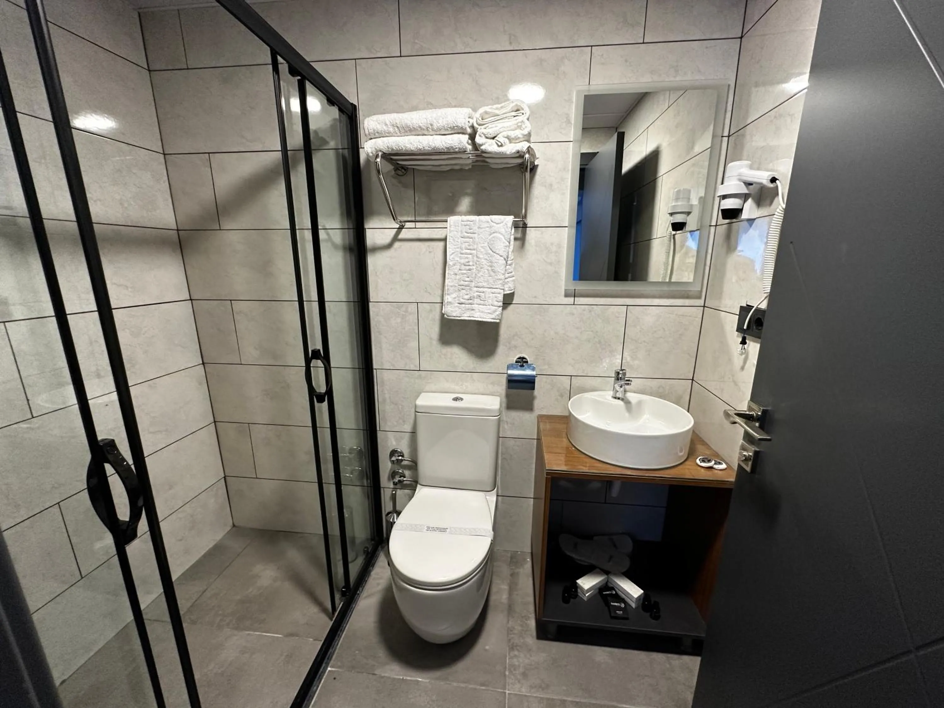 Shower in Bademi Room